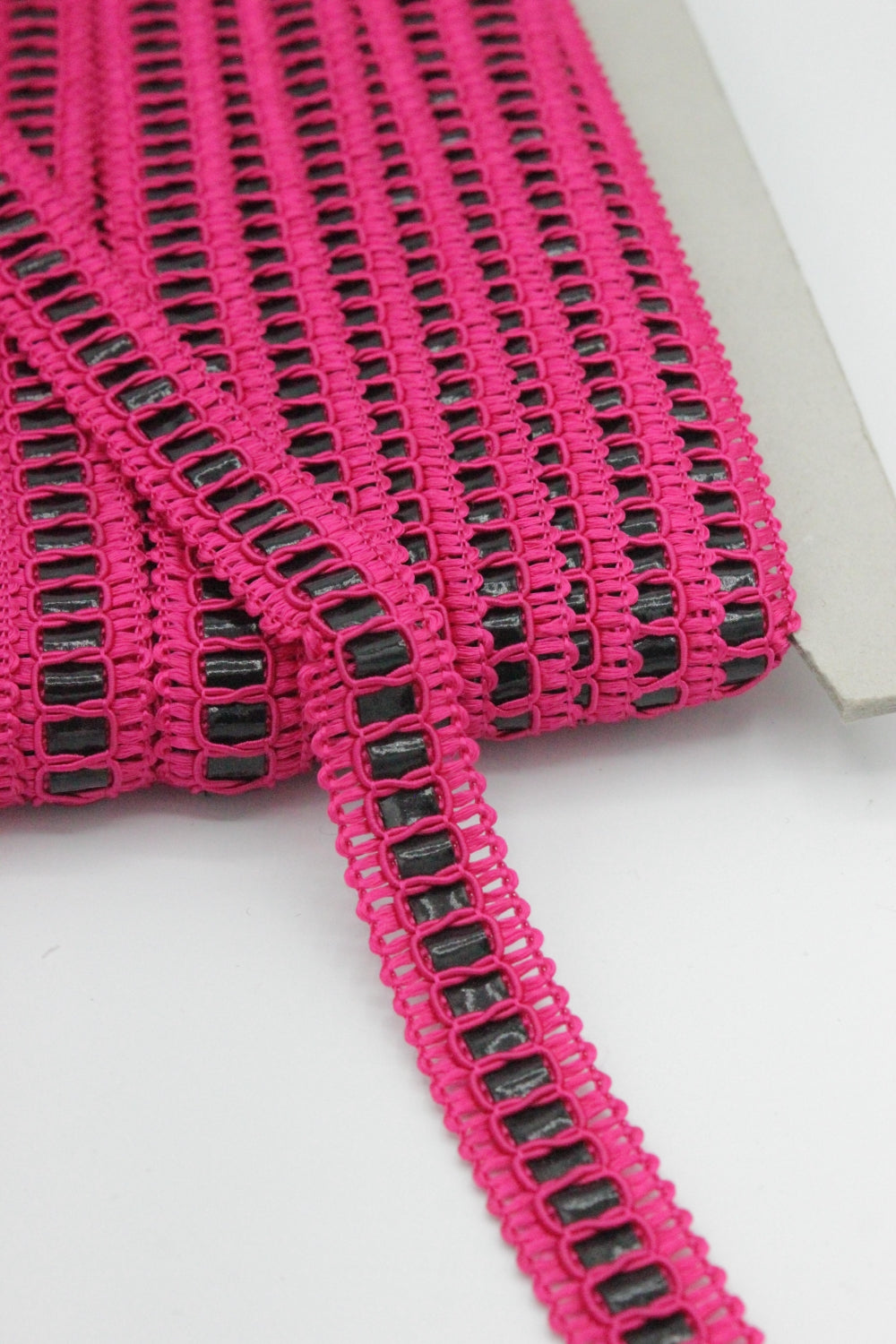 Lezarda 19mm, Fucsia Cu Negru