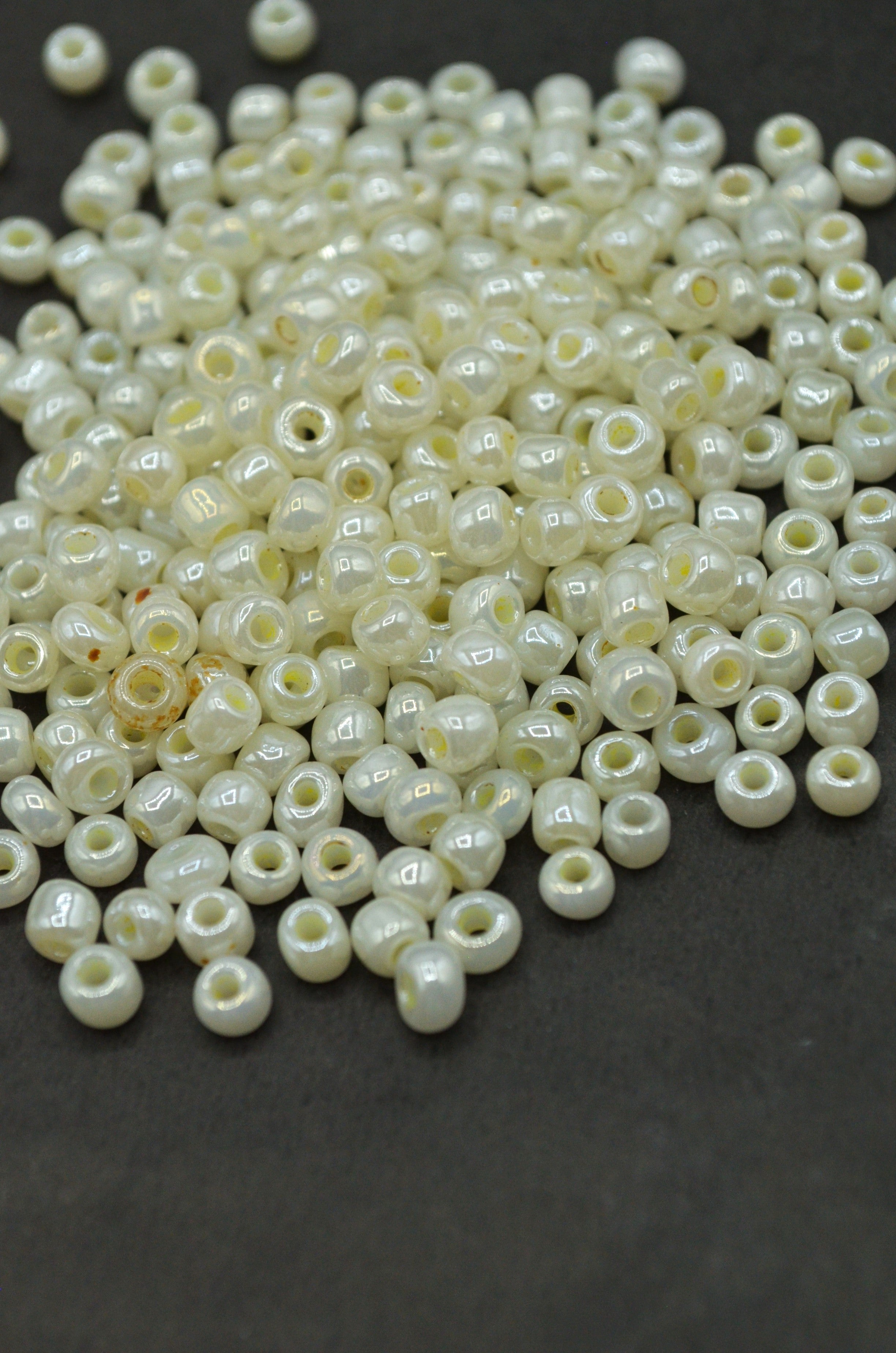 Margele 4mm, 35gr Ivoire