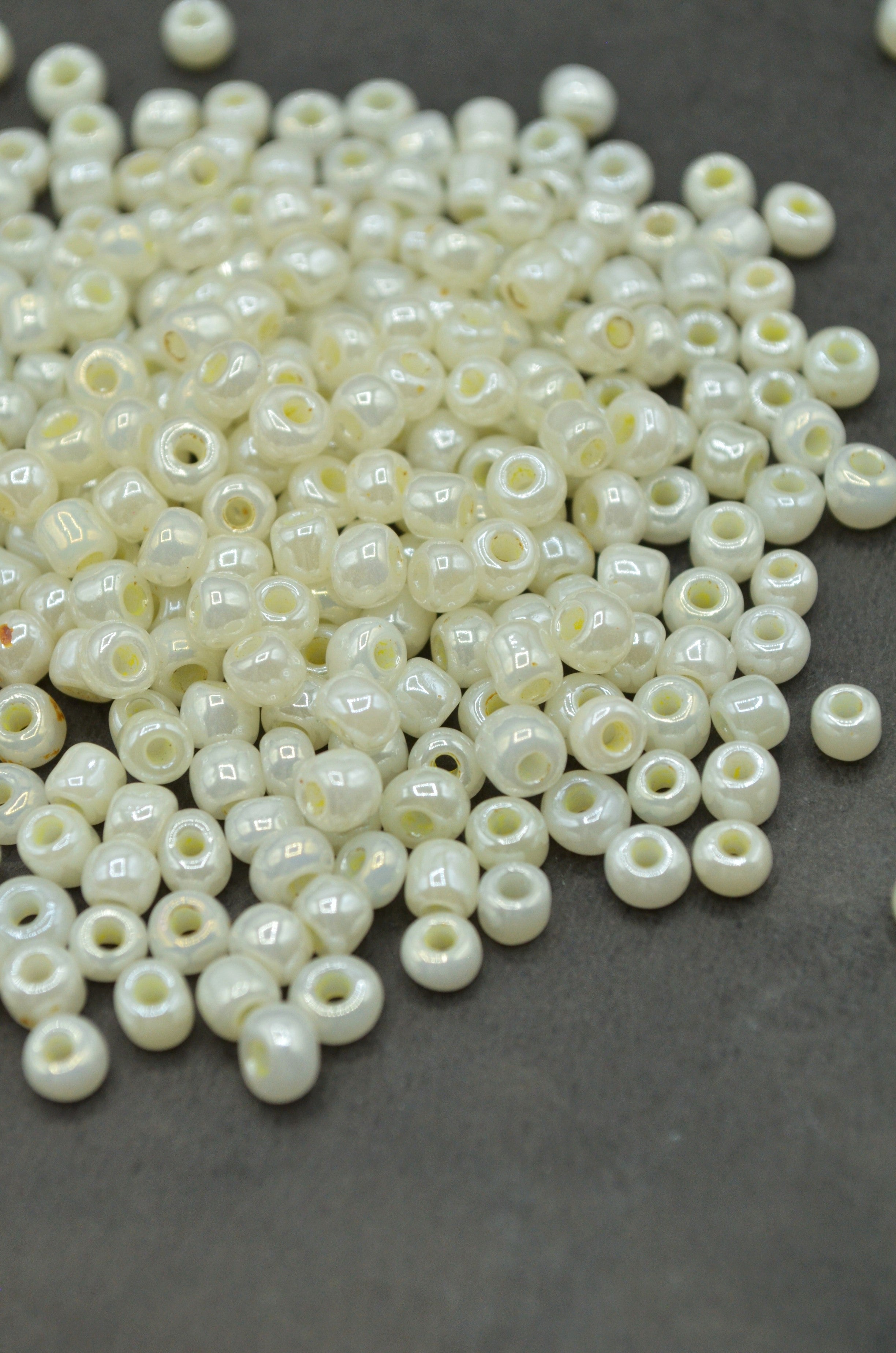 Margele 4mm, 35gr Ivoire