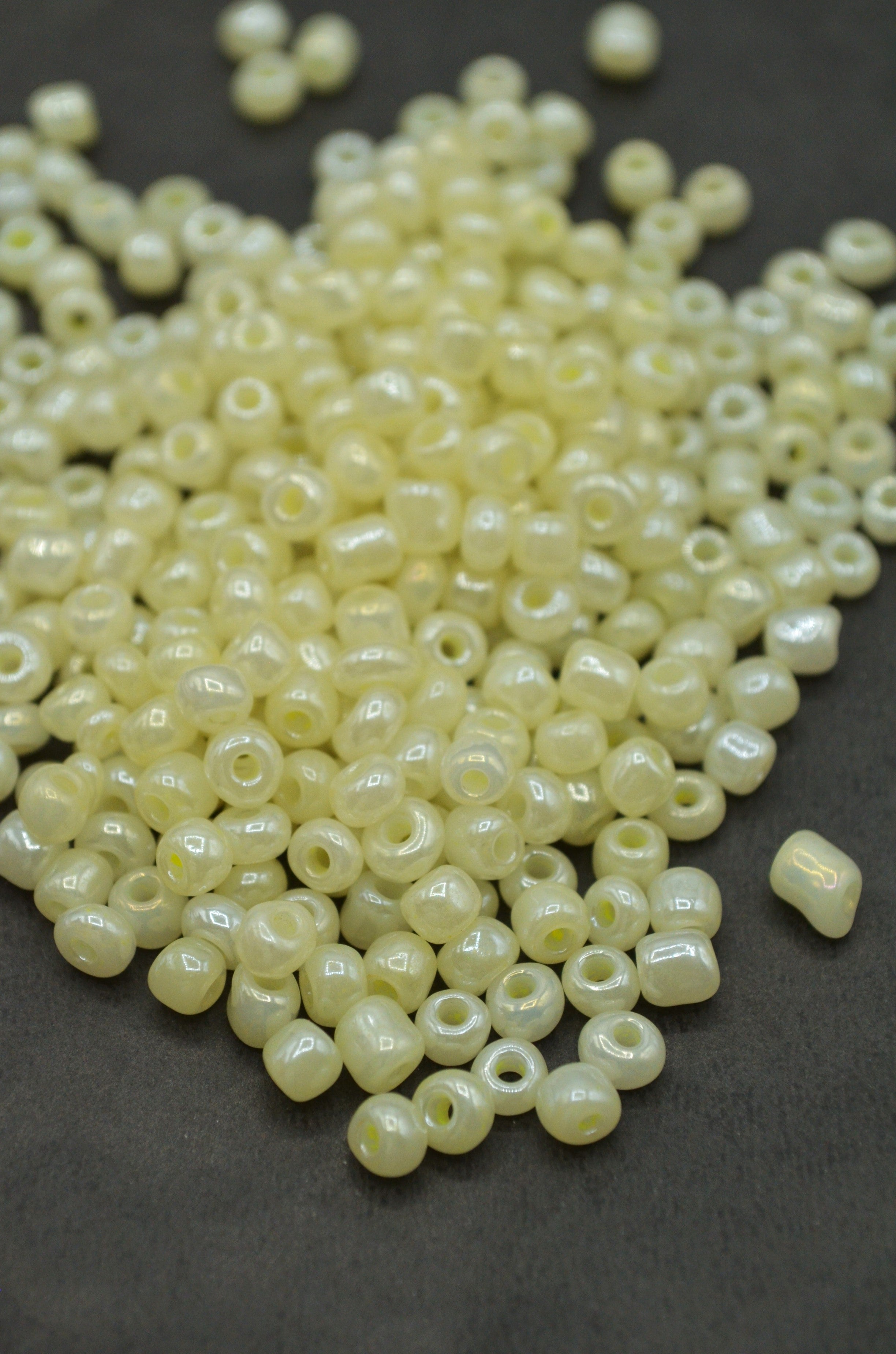 Margele 4mm, 35gr Crem Unt