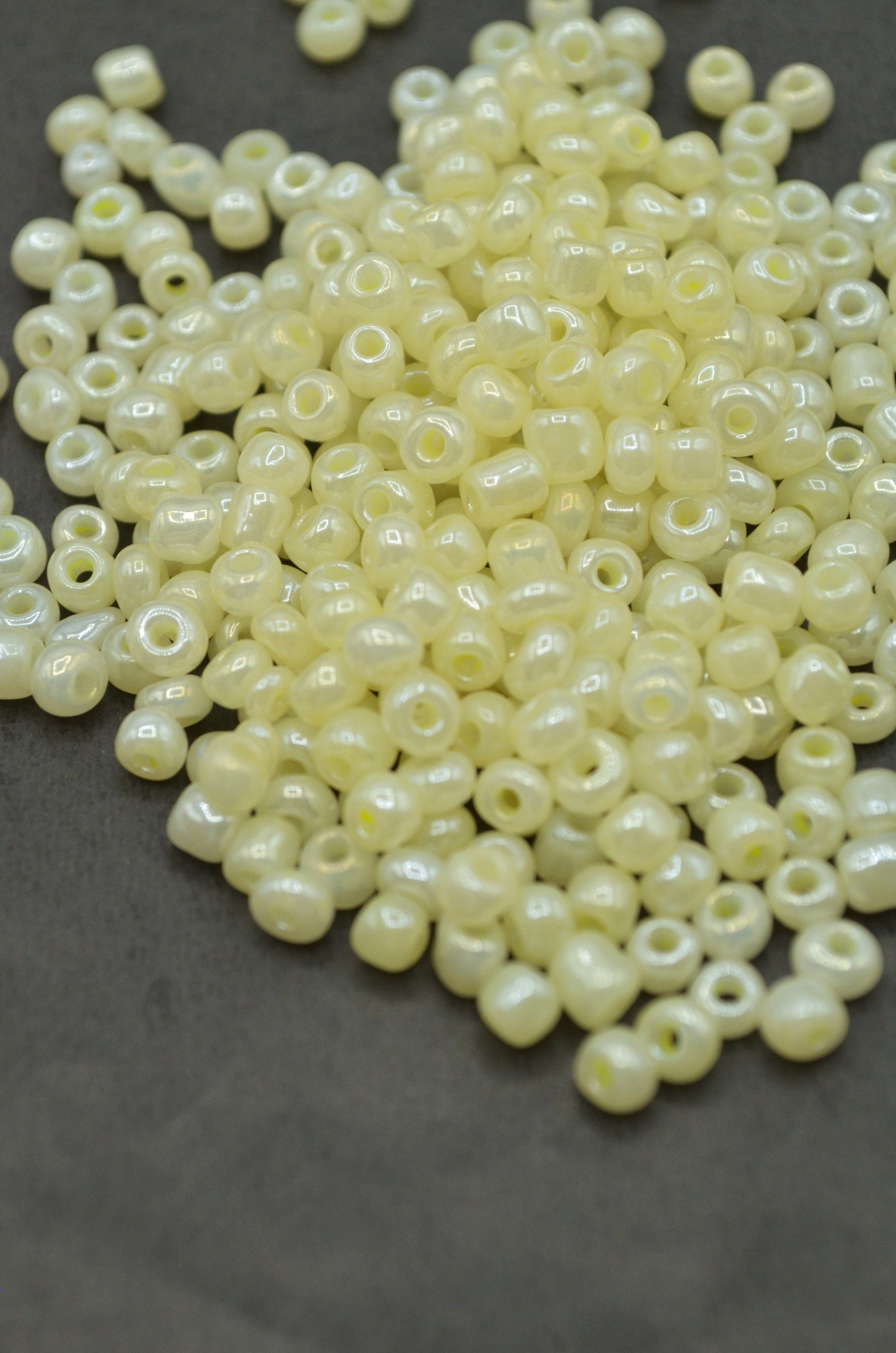 Margele 4mm, 35gr Crem Unt