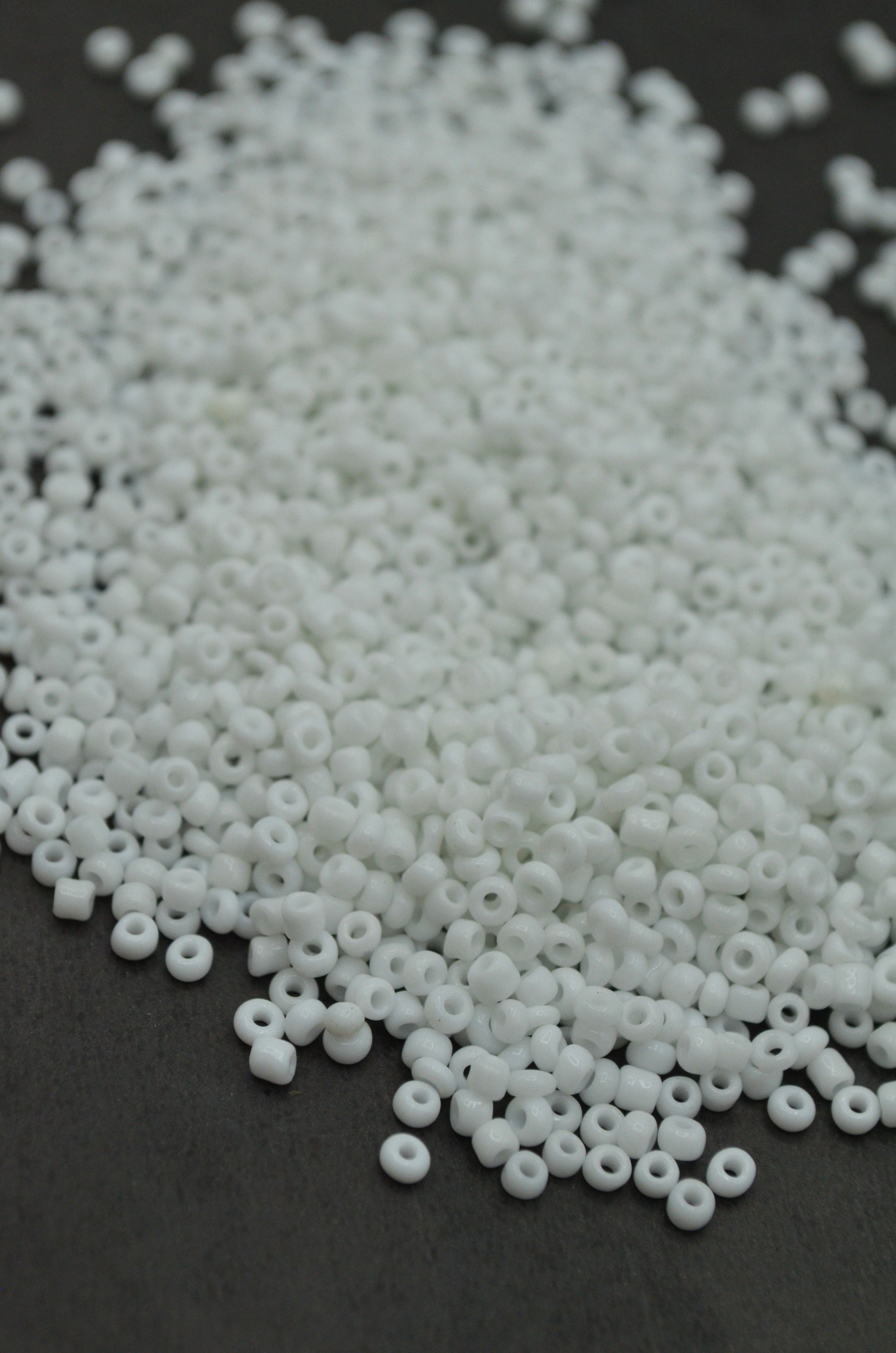 Margele 2mm, 35gr Alb Mat