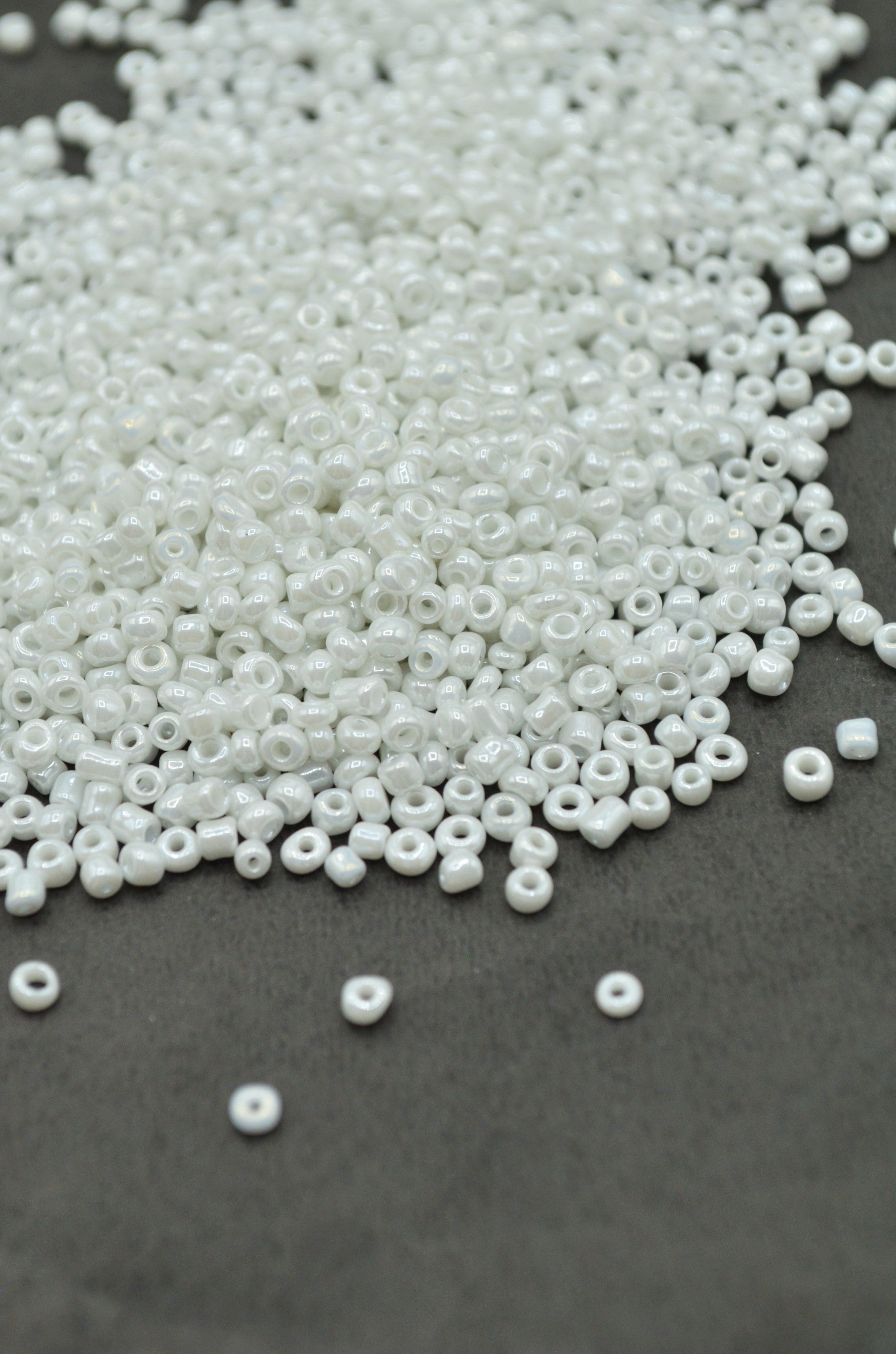 Margele 2mm, 35gr Alb