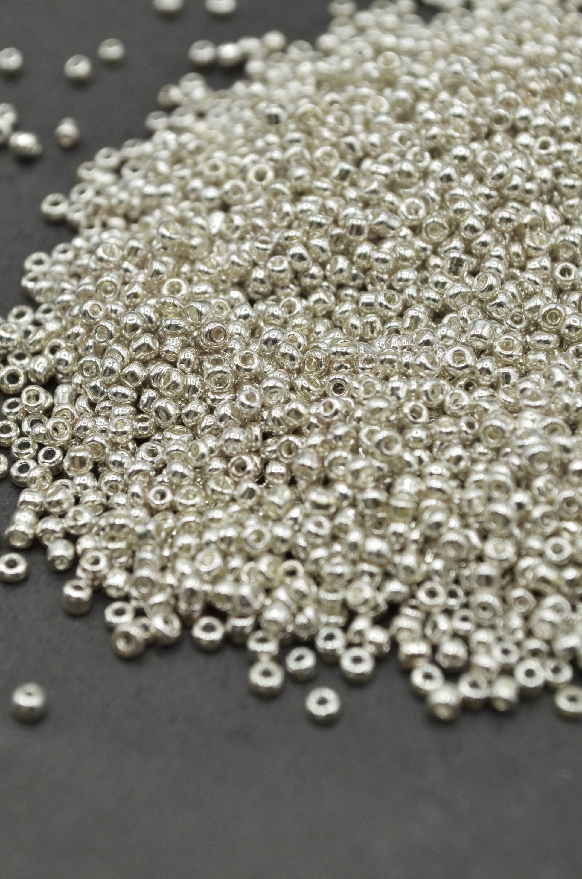 Margele 2mm, 35gr Argintiu