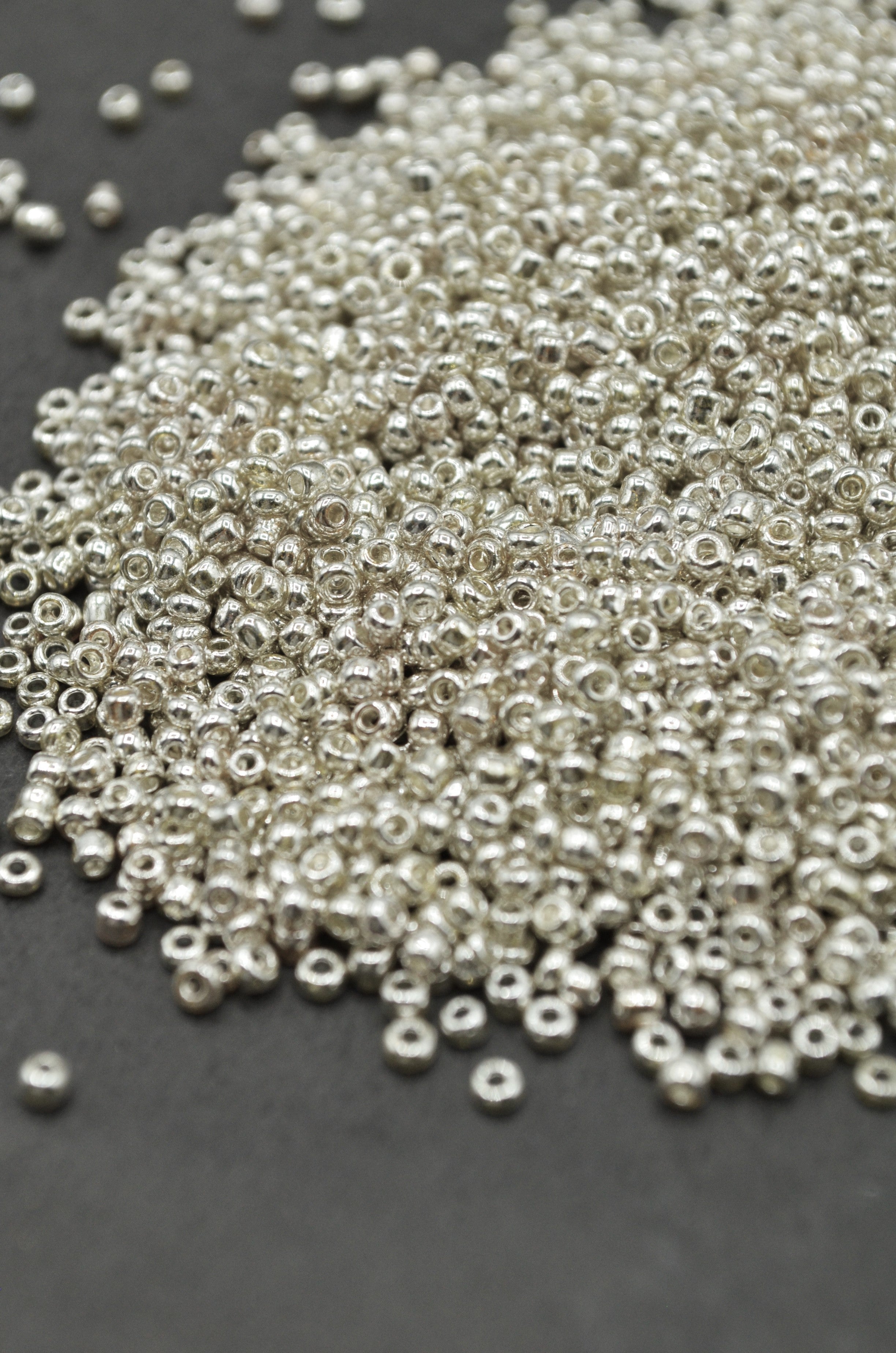 Margele 2mm, 35gr Argintiu