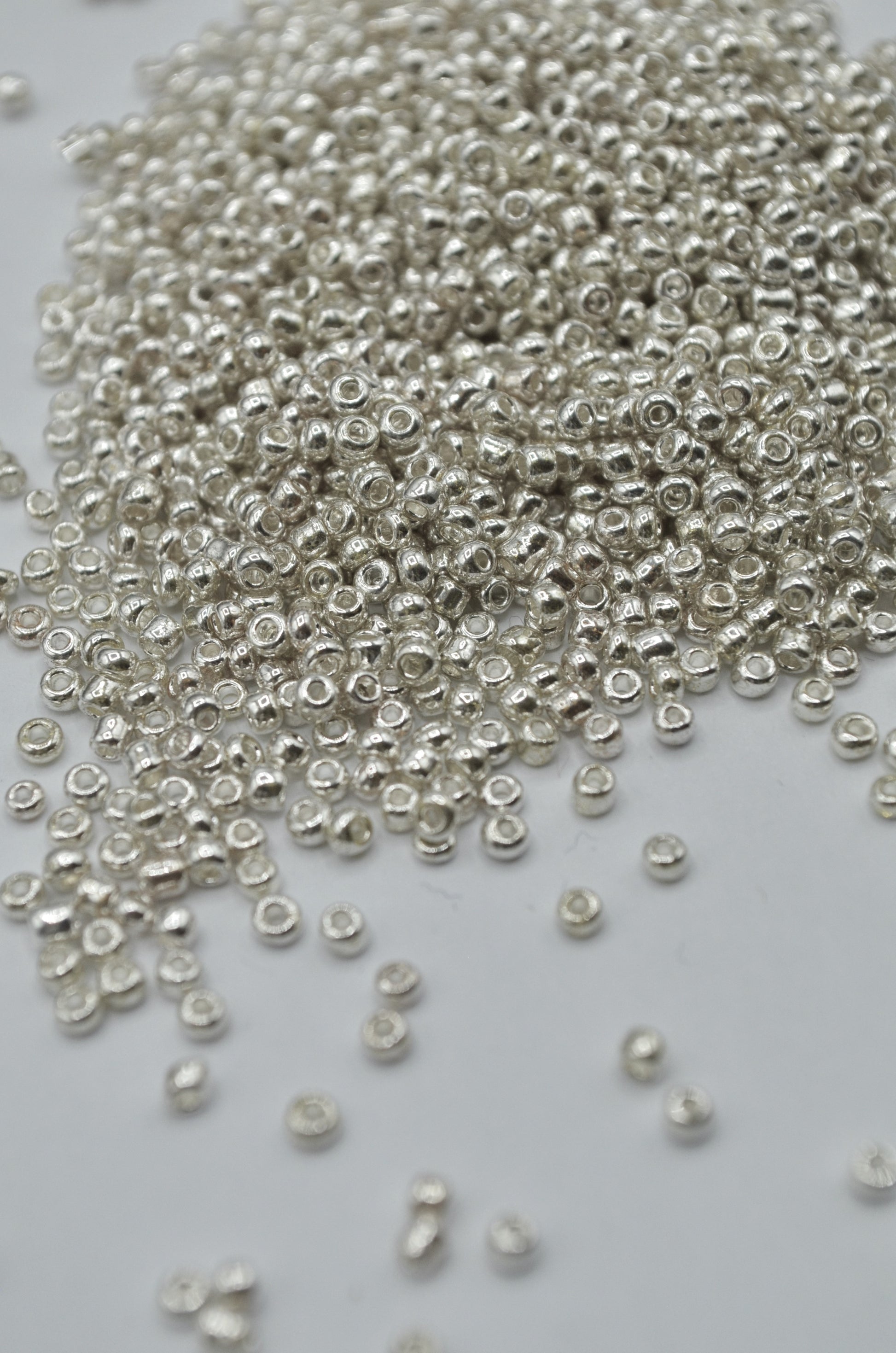 Margele 2mm, 35gr Argintiu