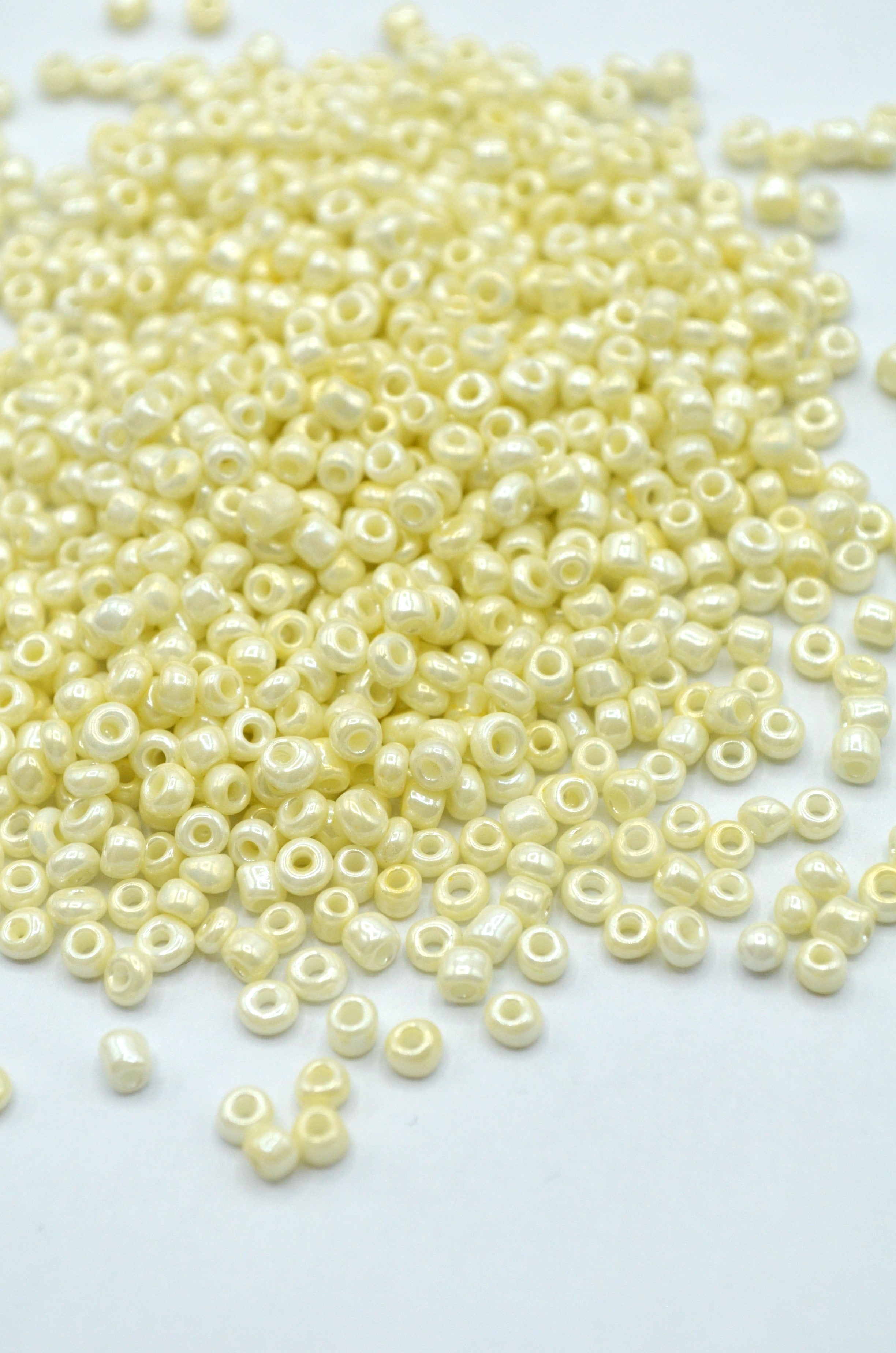 Margele 3mm, 35gr Crem Unt