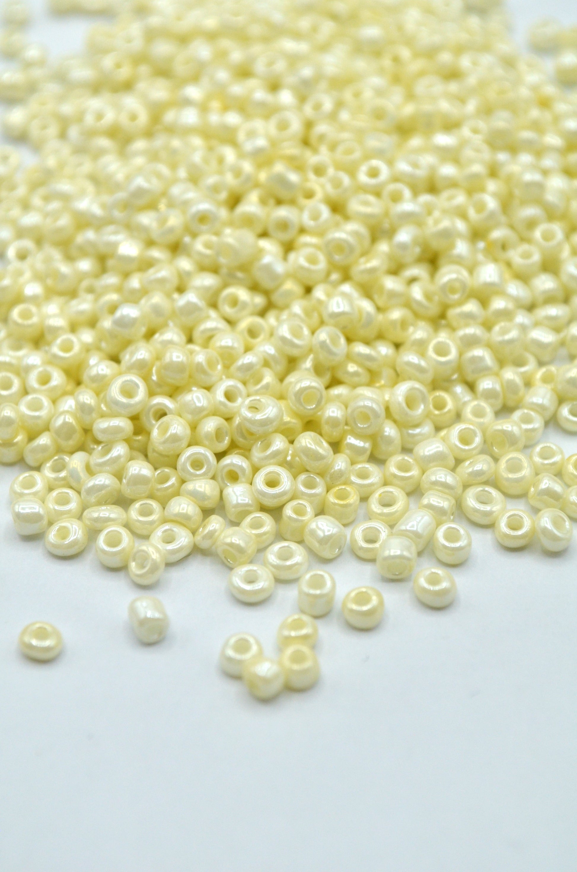 Margele 3mm, 35gr Crem Unt