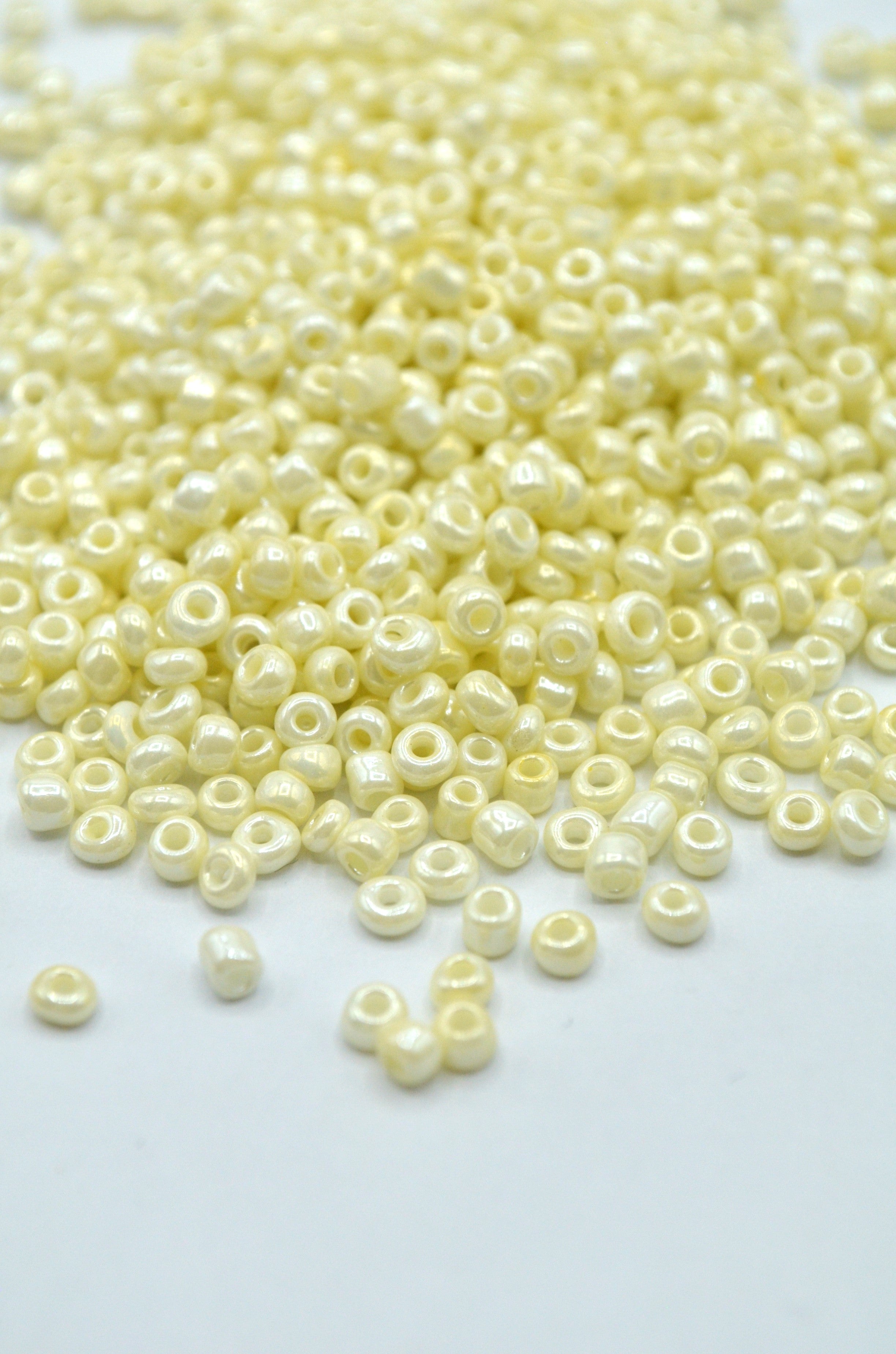 Margele 3mm, 35gr Crem Unt