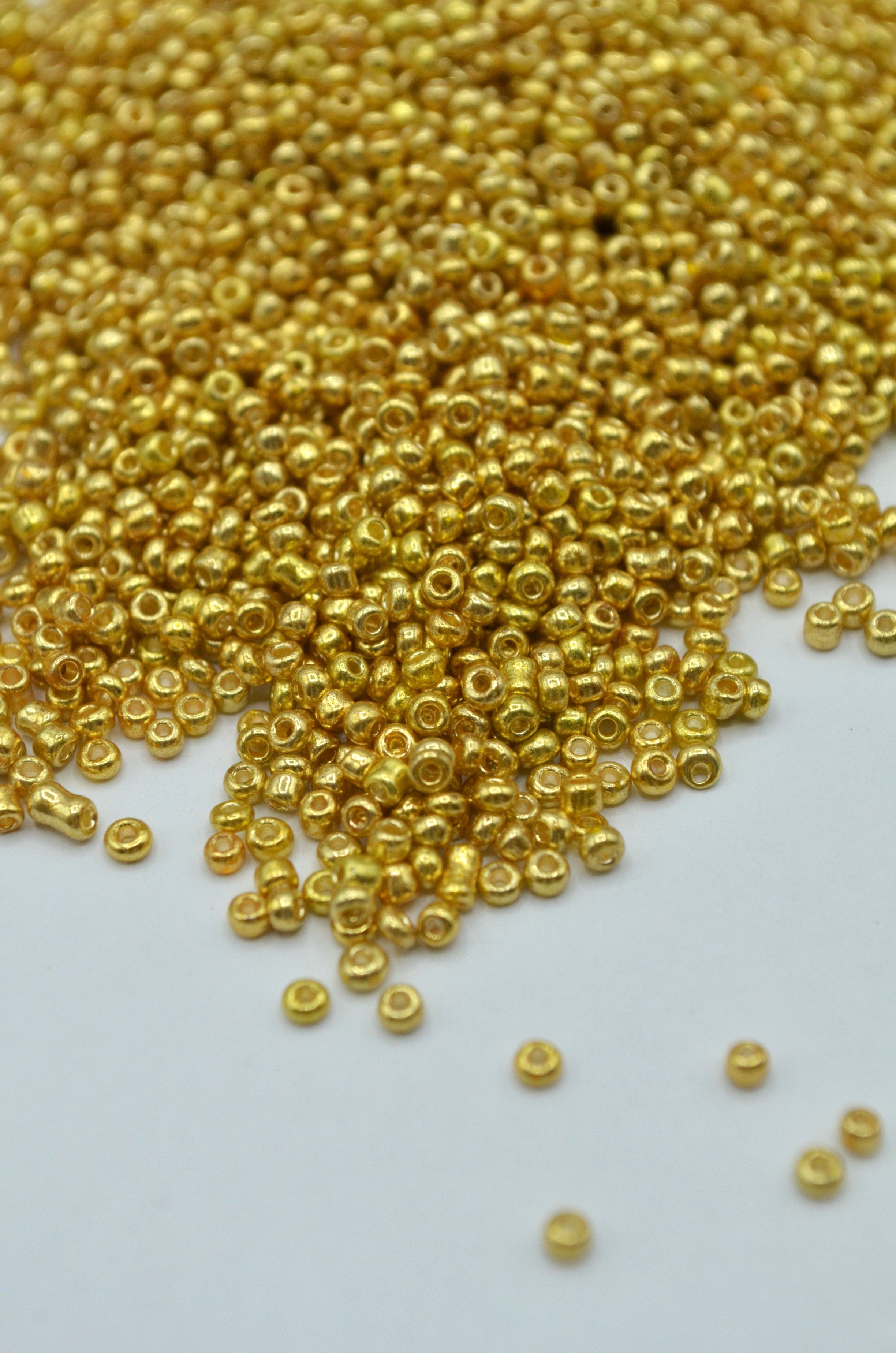 Margele 2mm, 35gr Auriu
