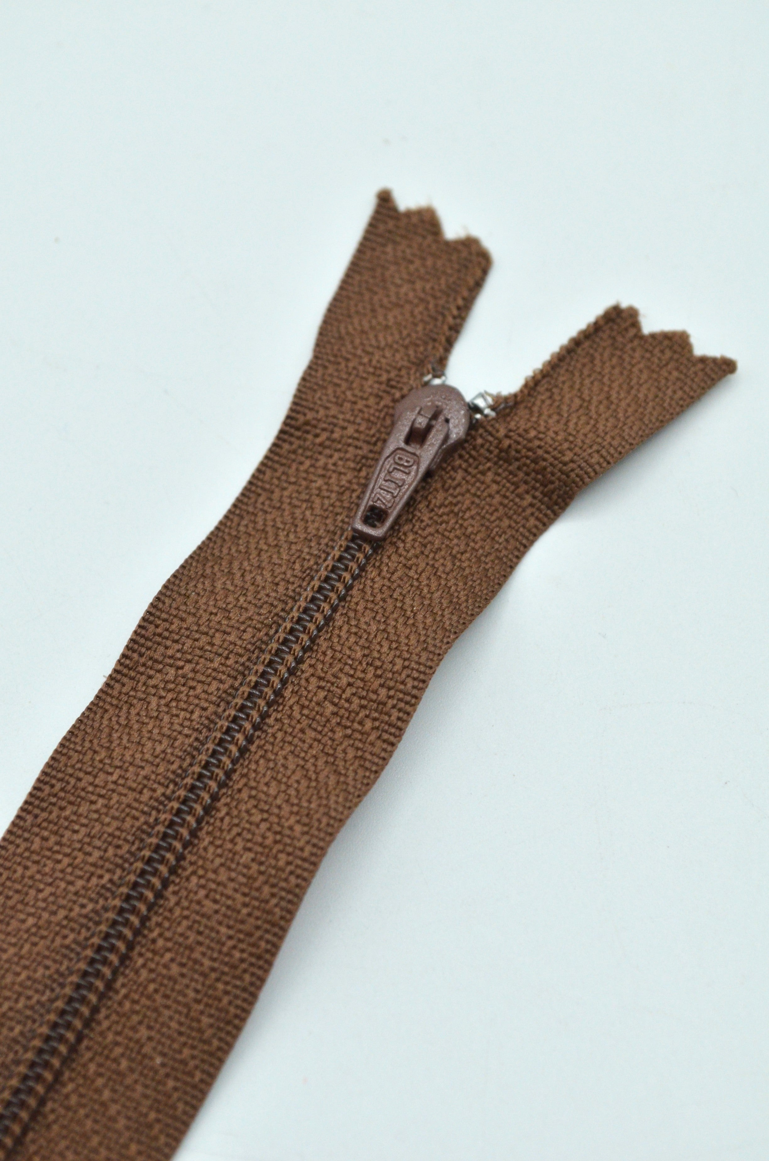 Fermoar De Plastic 3mm, 20cm Maro