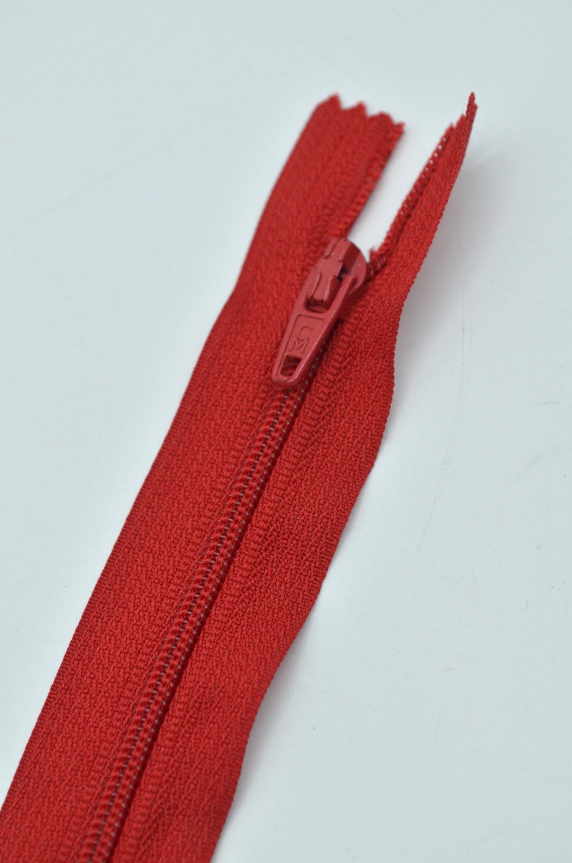 Fermoar De Plastic 3mm, 13cm Rosu