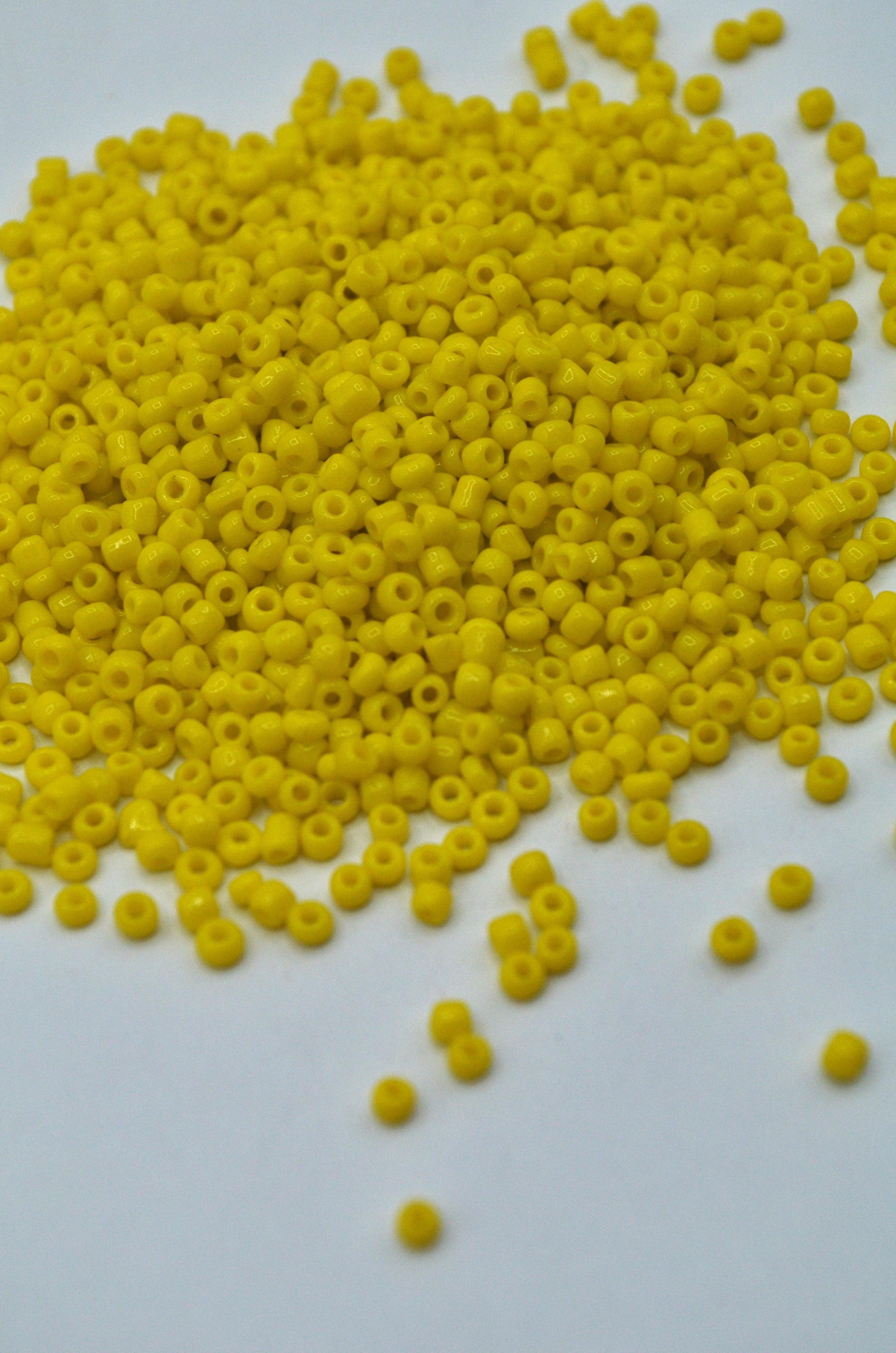 Margele 2mm, 35gr Galben