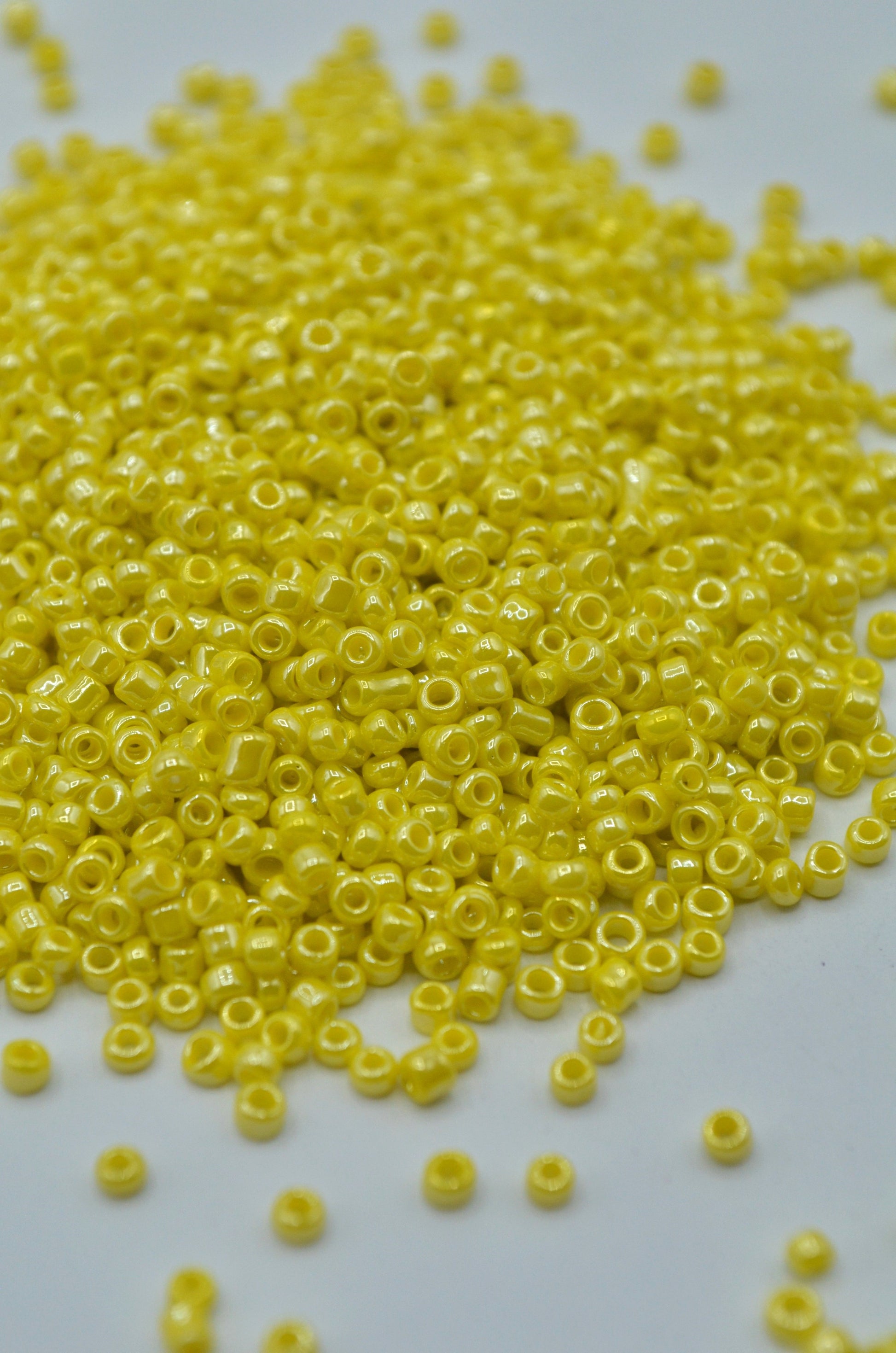 Margele 2mm, 35gr Galben