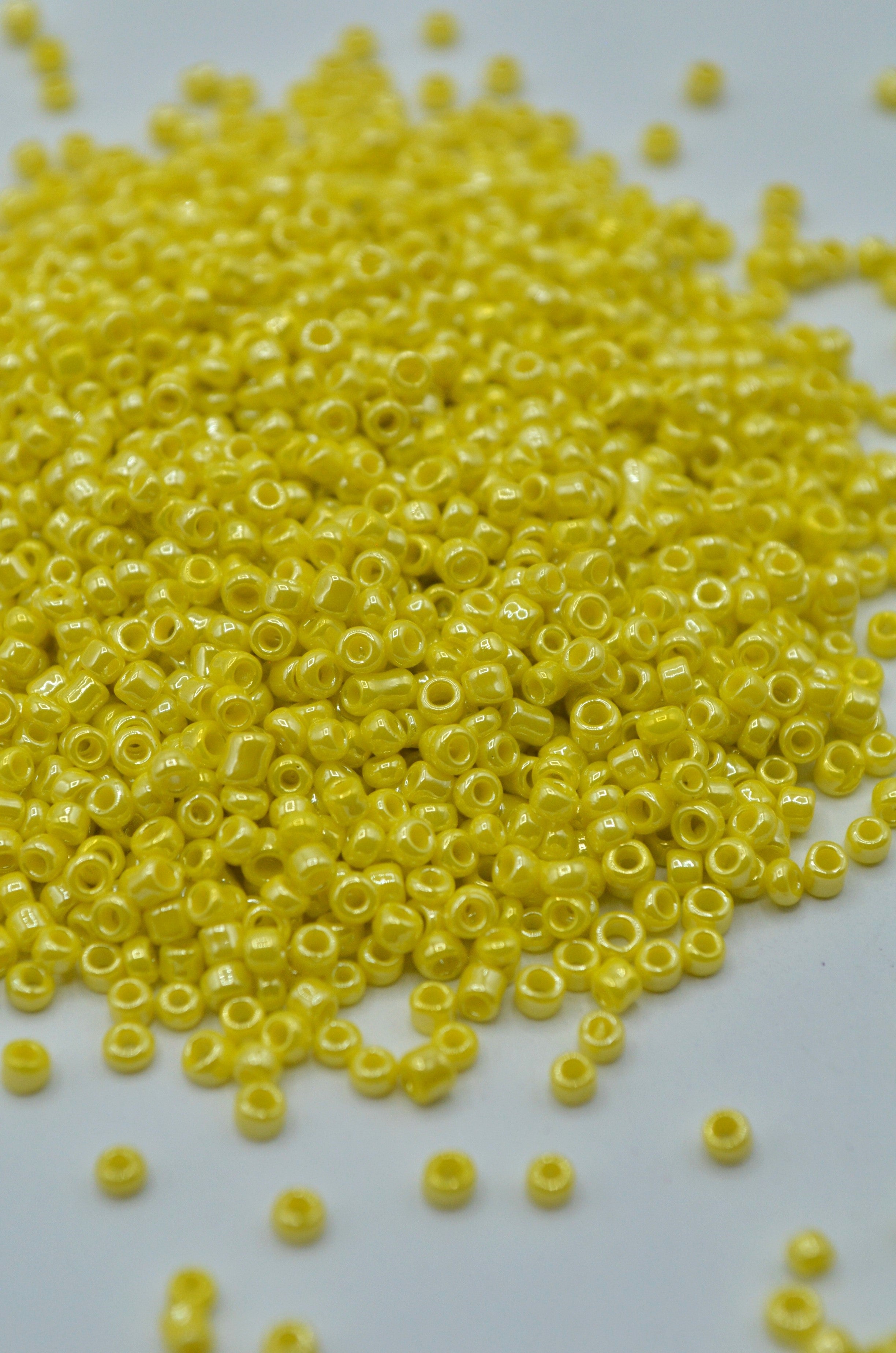 Margele 2mm, 35gr Galben