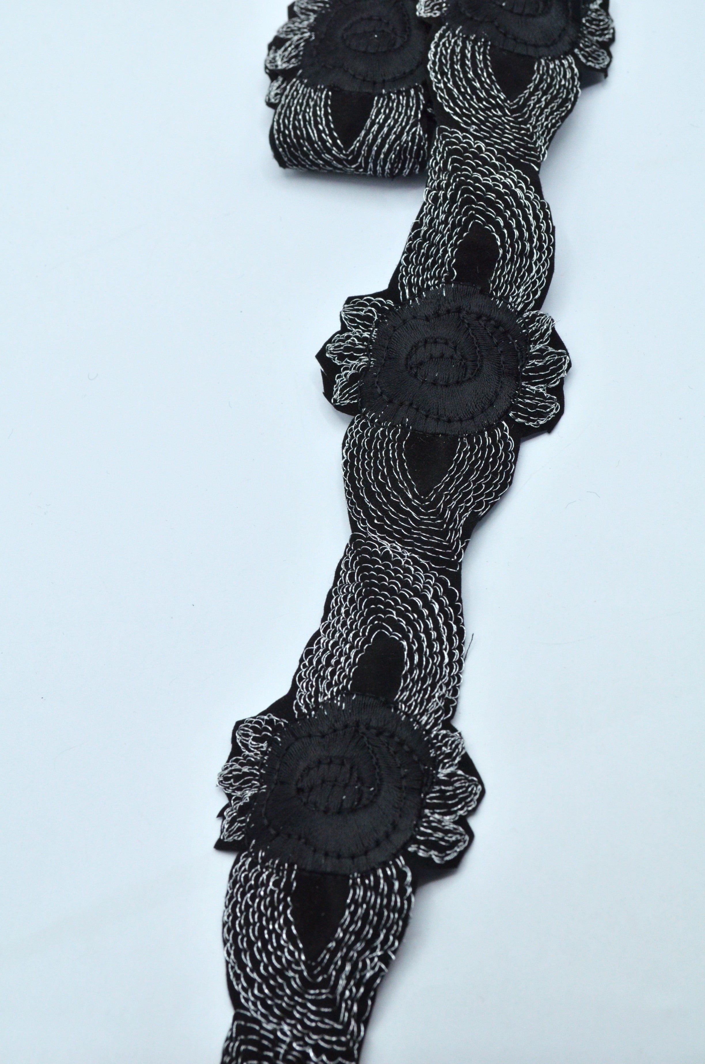 Pasmanterie Termoadeziva, 5cm, Negru Cu Argintiu
