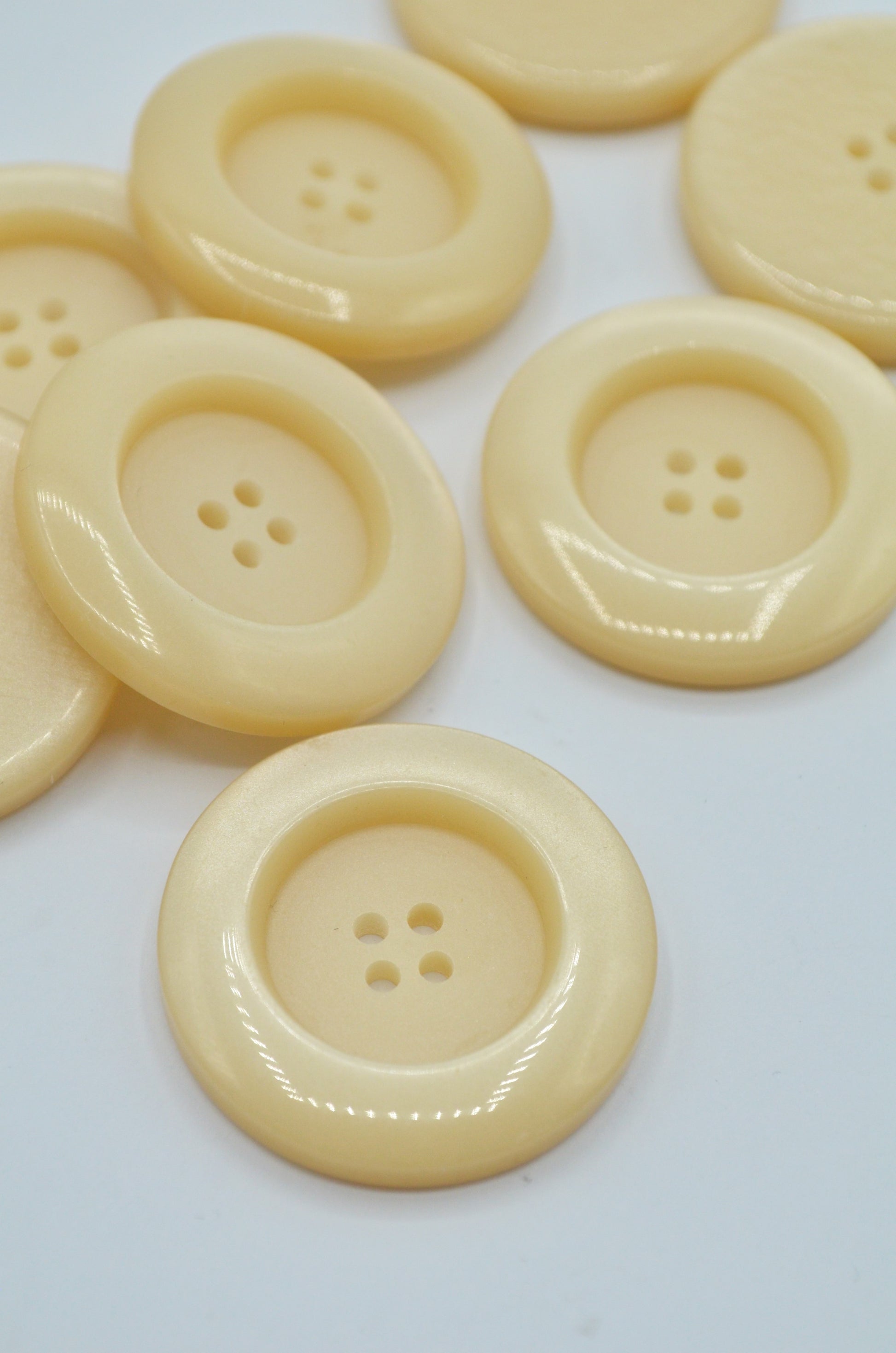 Nasturi De Plastic 33mm, Bej