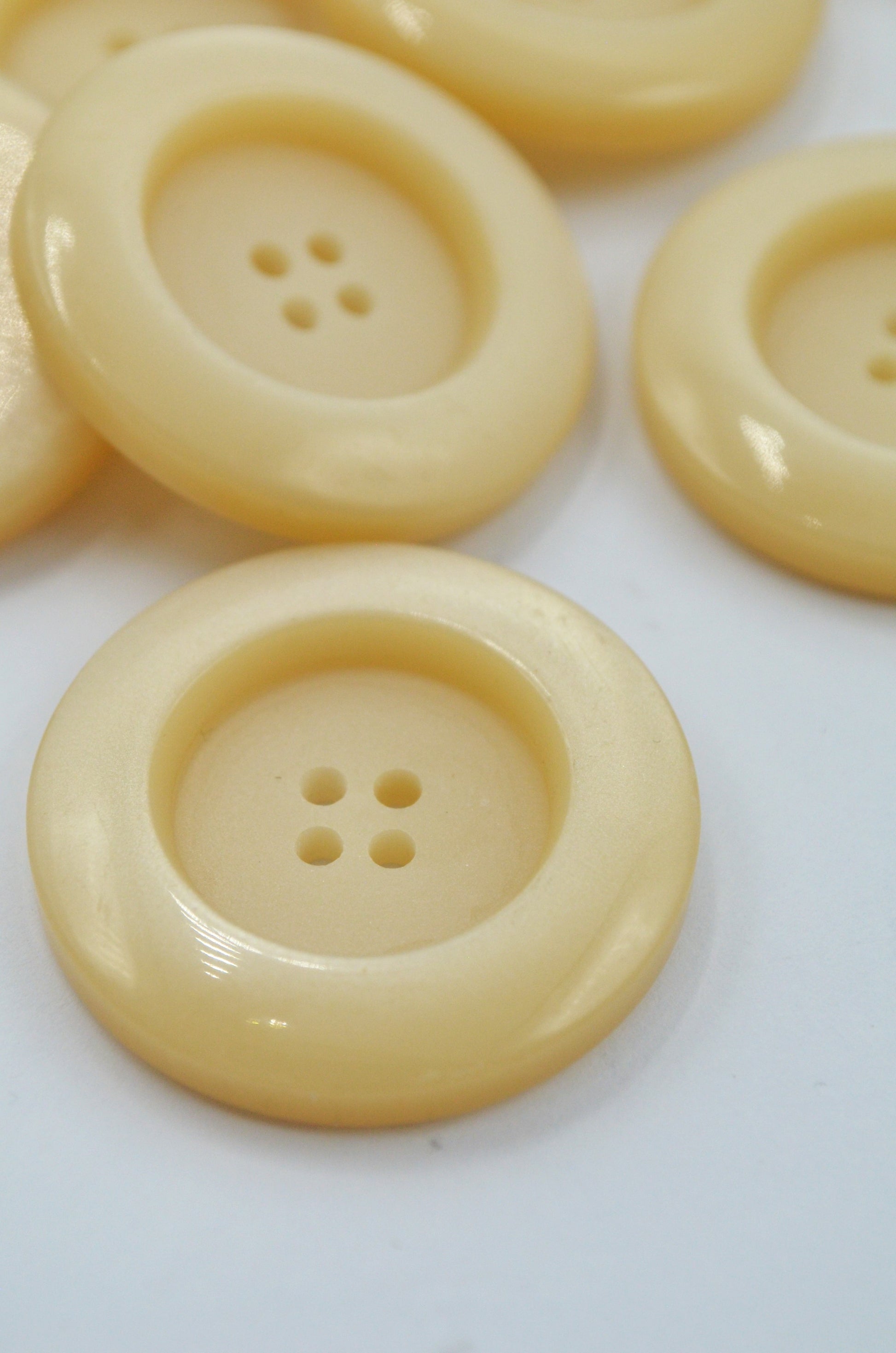 Nasturi De Plastic 33mm, Bej