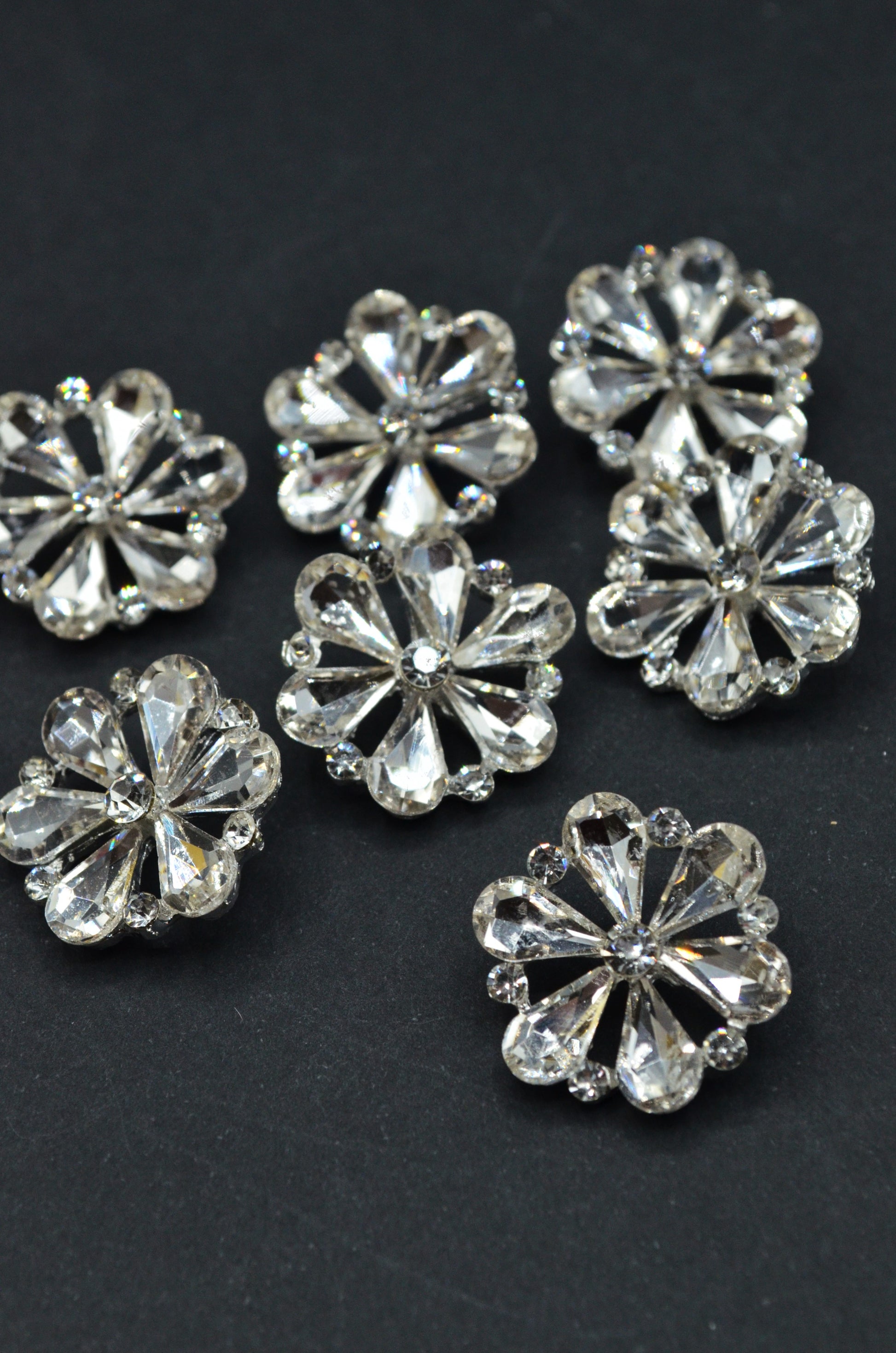 Nasturi Metalici Cu Pietre, 24mm