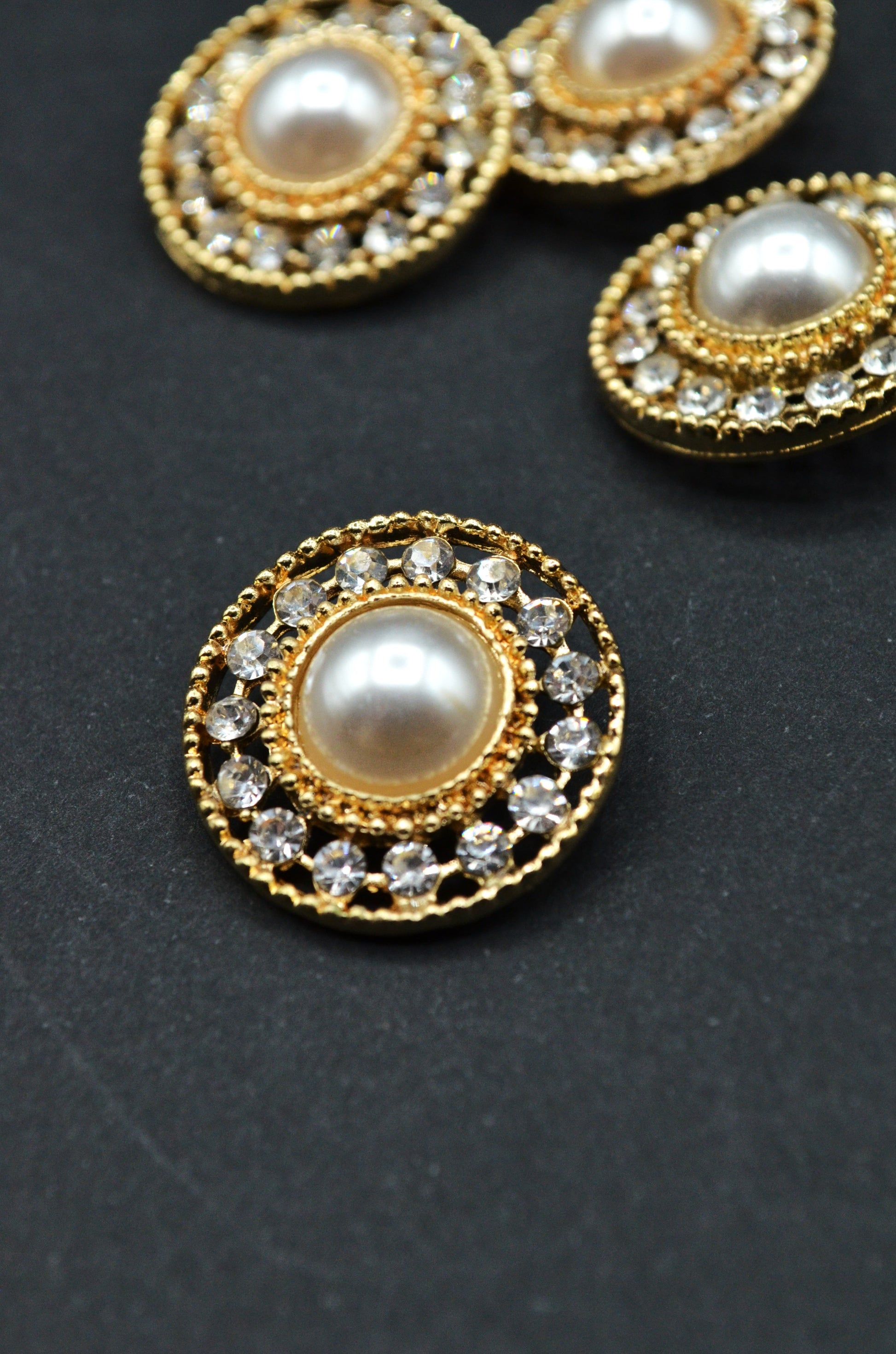 Nasturi Metalici Cu Pietre Si Perle, 22mm
