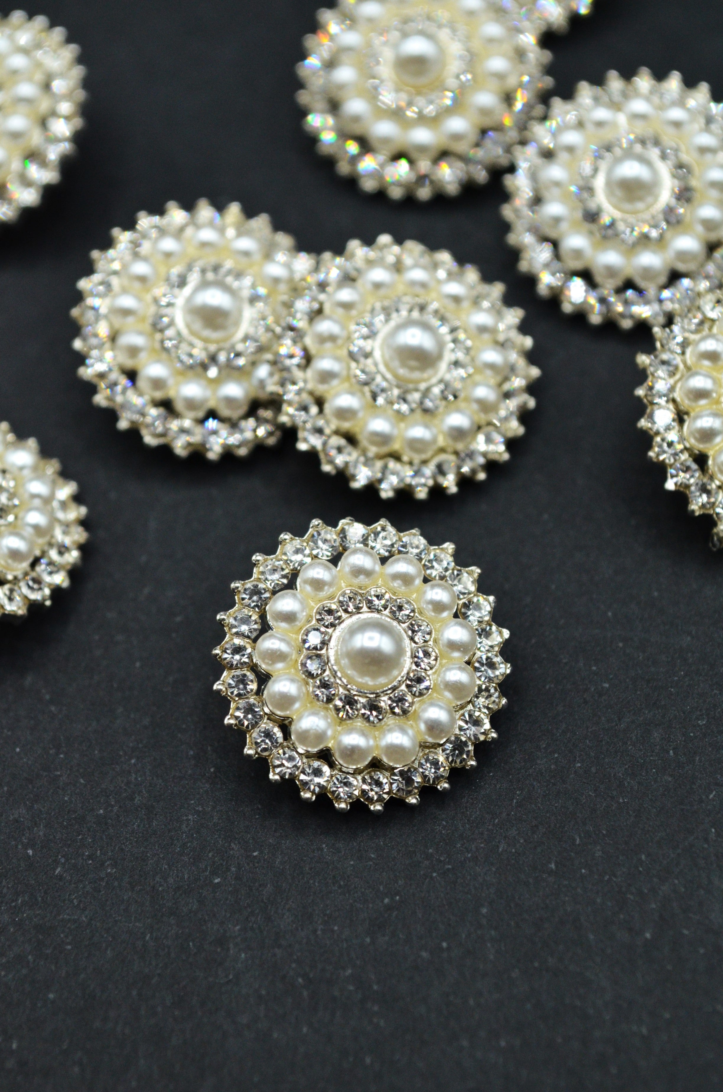 Nasturi Metalici Cu Pietre Si Perle, 22mm