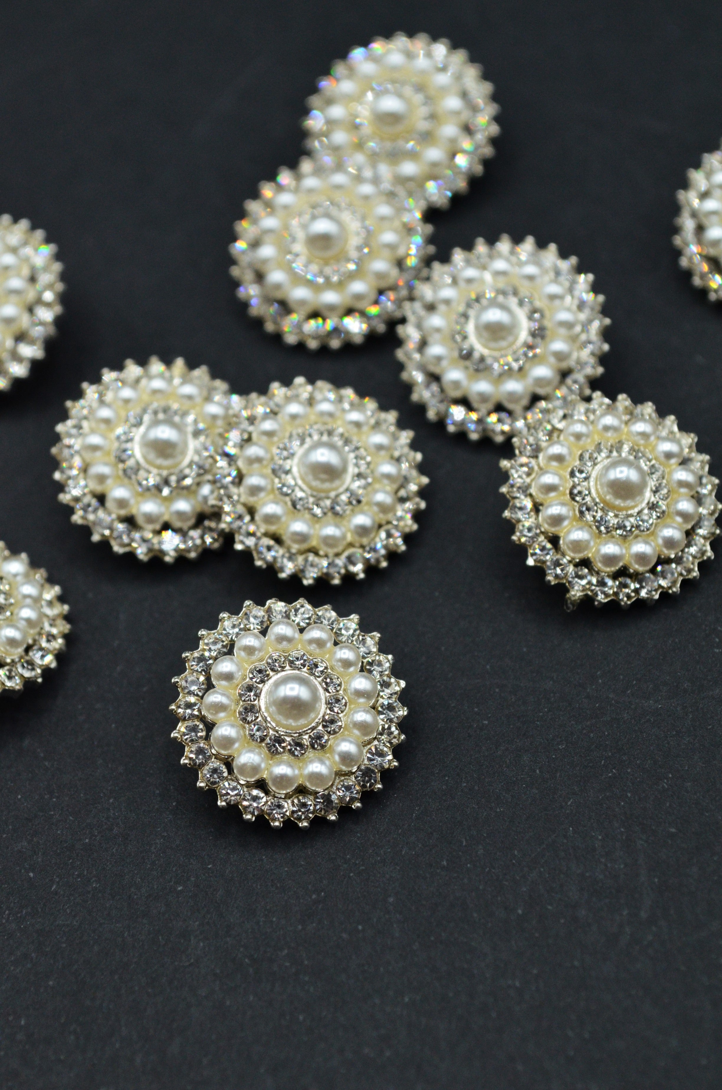 Nasturi Metalici Cu Pietre Si Perle, 22mm