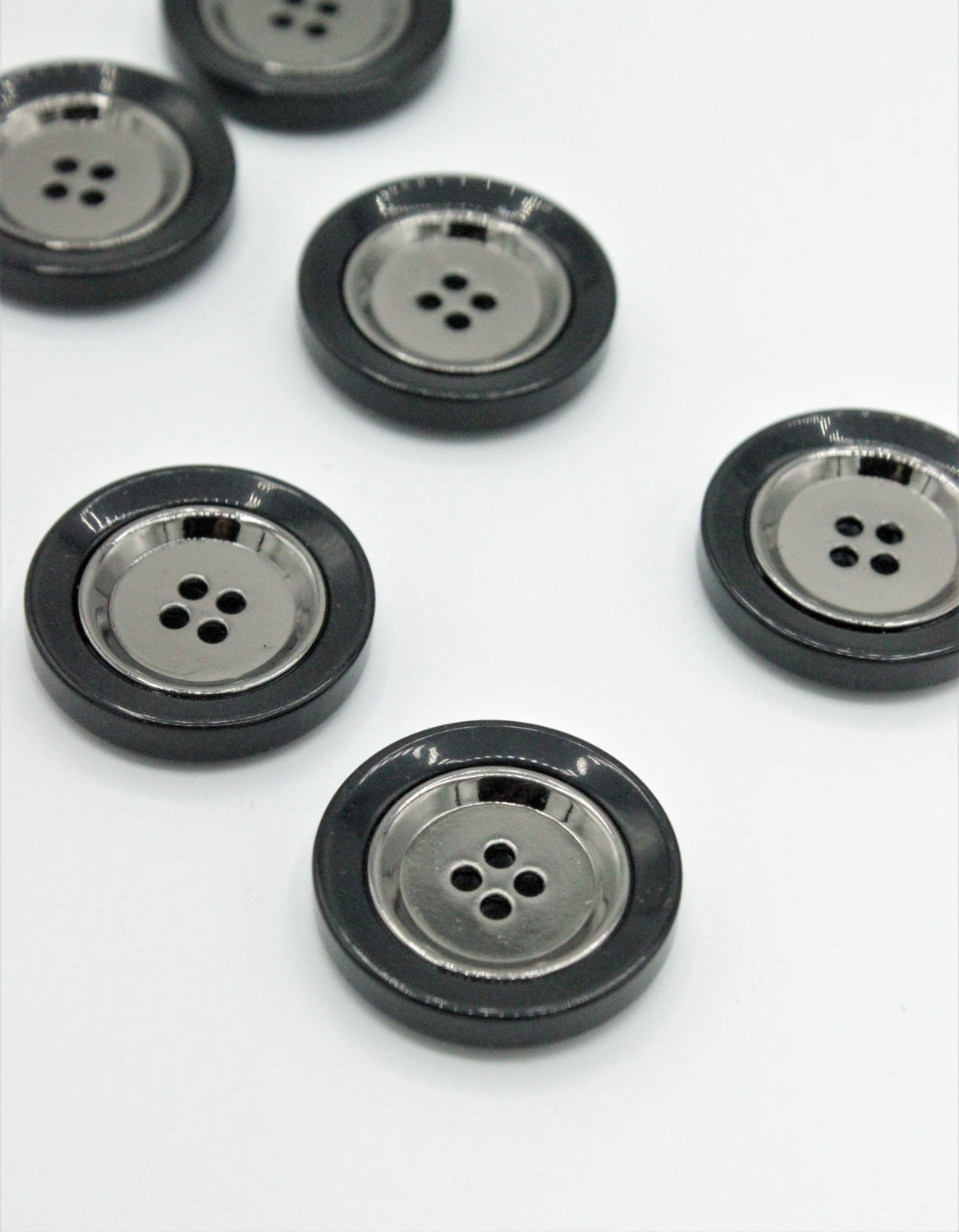 Nasturi De Plastic, 27mm, Negru Cu Argintiu Inchis