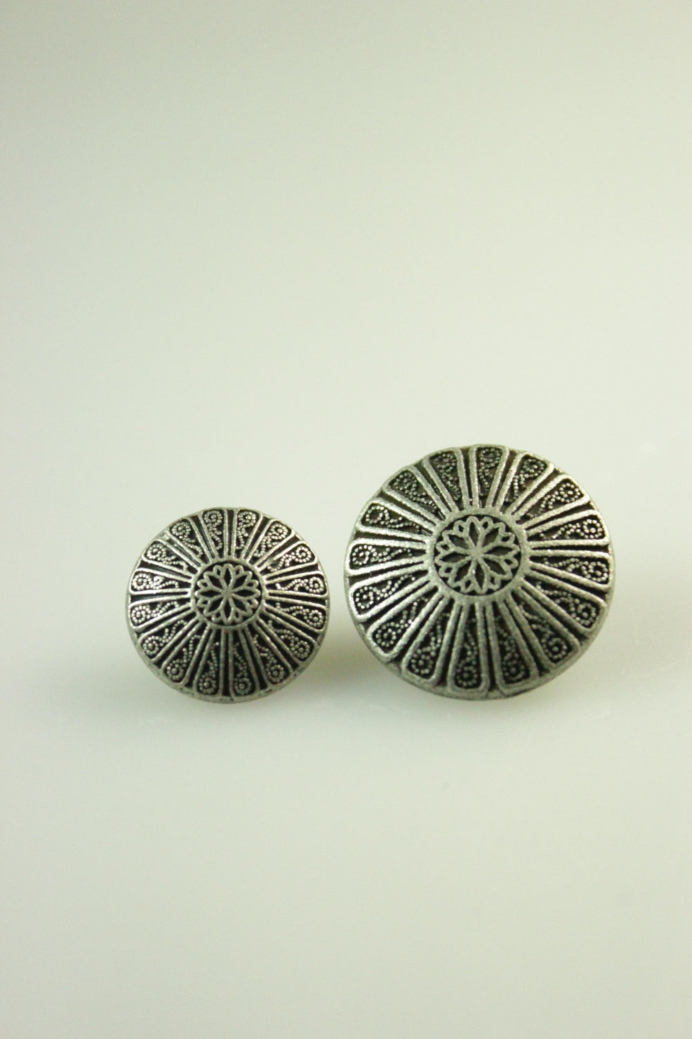 Nasturi Din Metal, 15mm, Argintiu