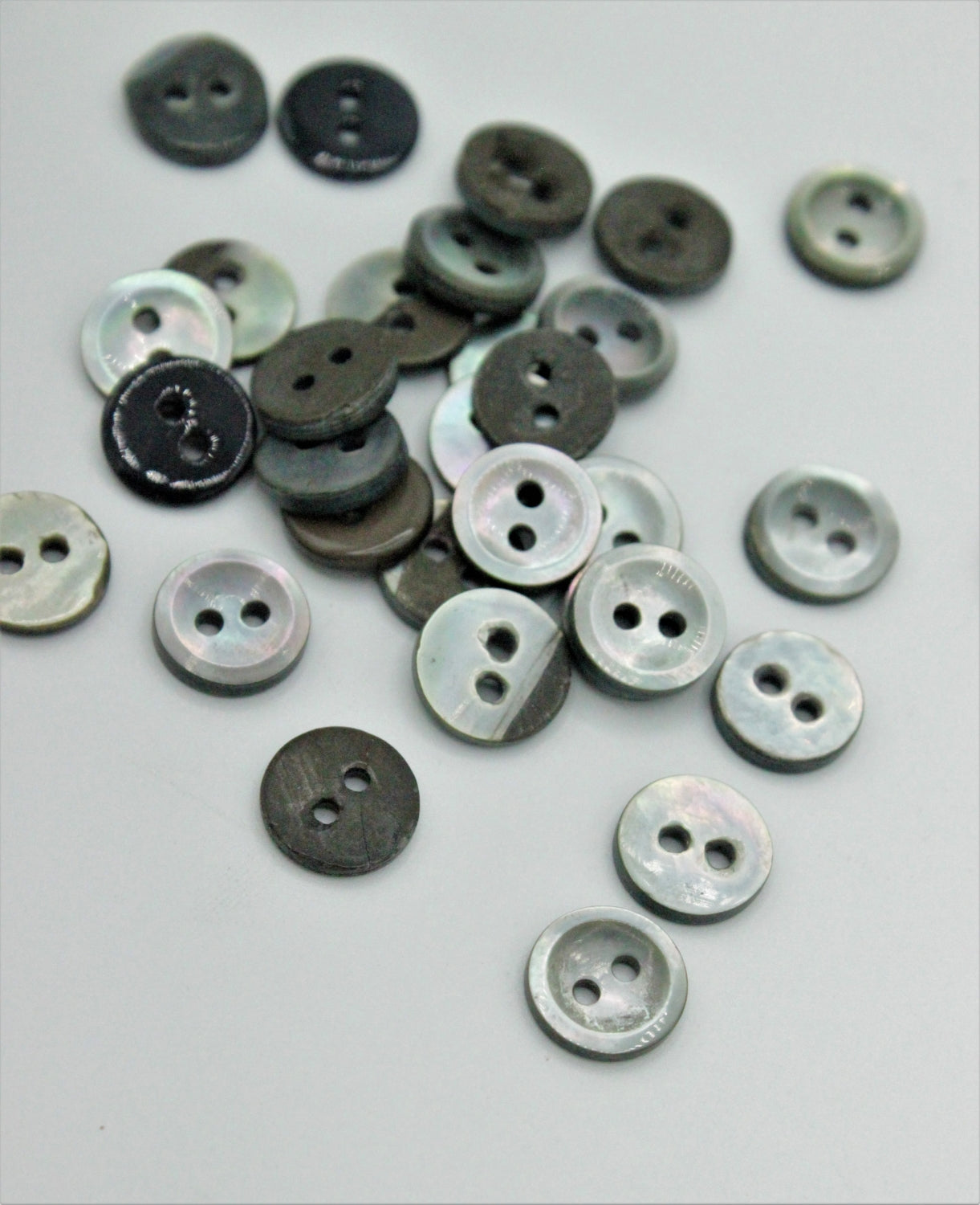 Nasturi Din Sidef, 11mm, Gri