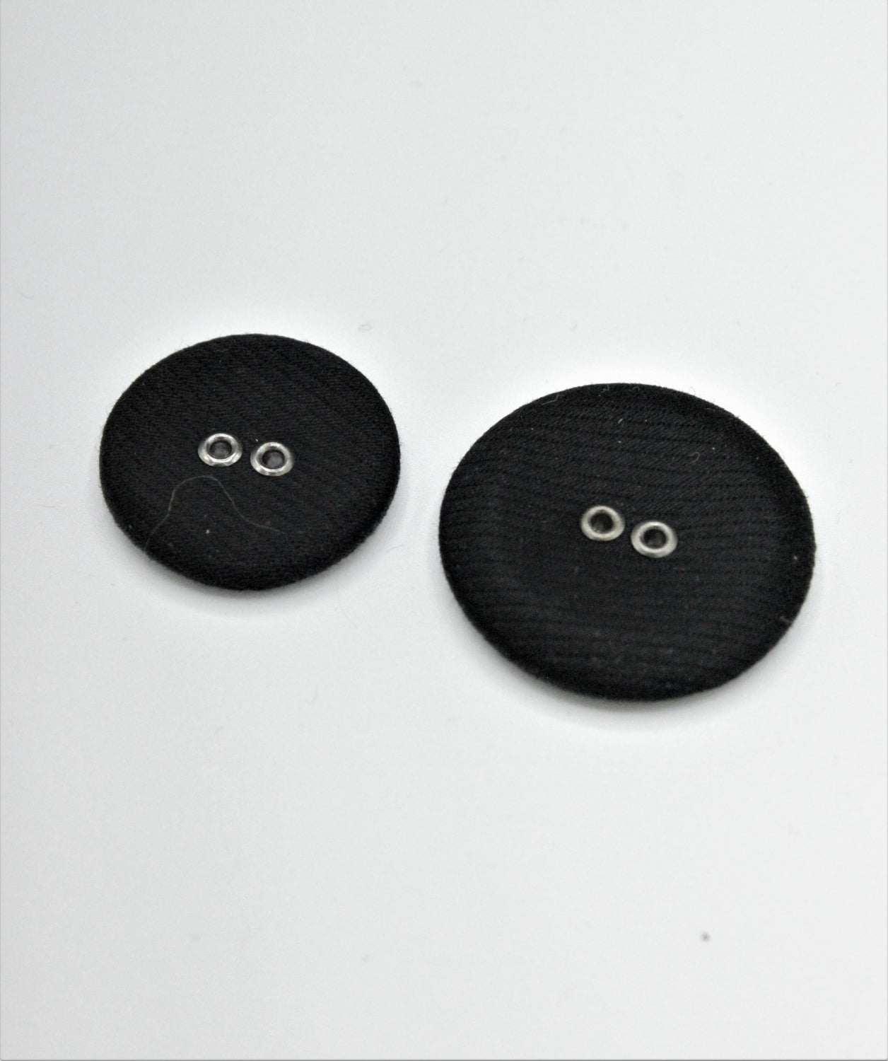 Nasturi Imbracati, Negru