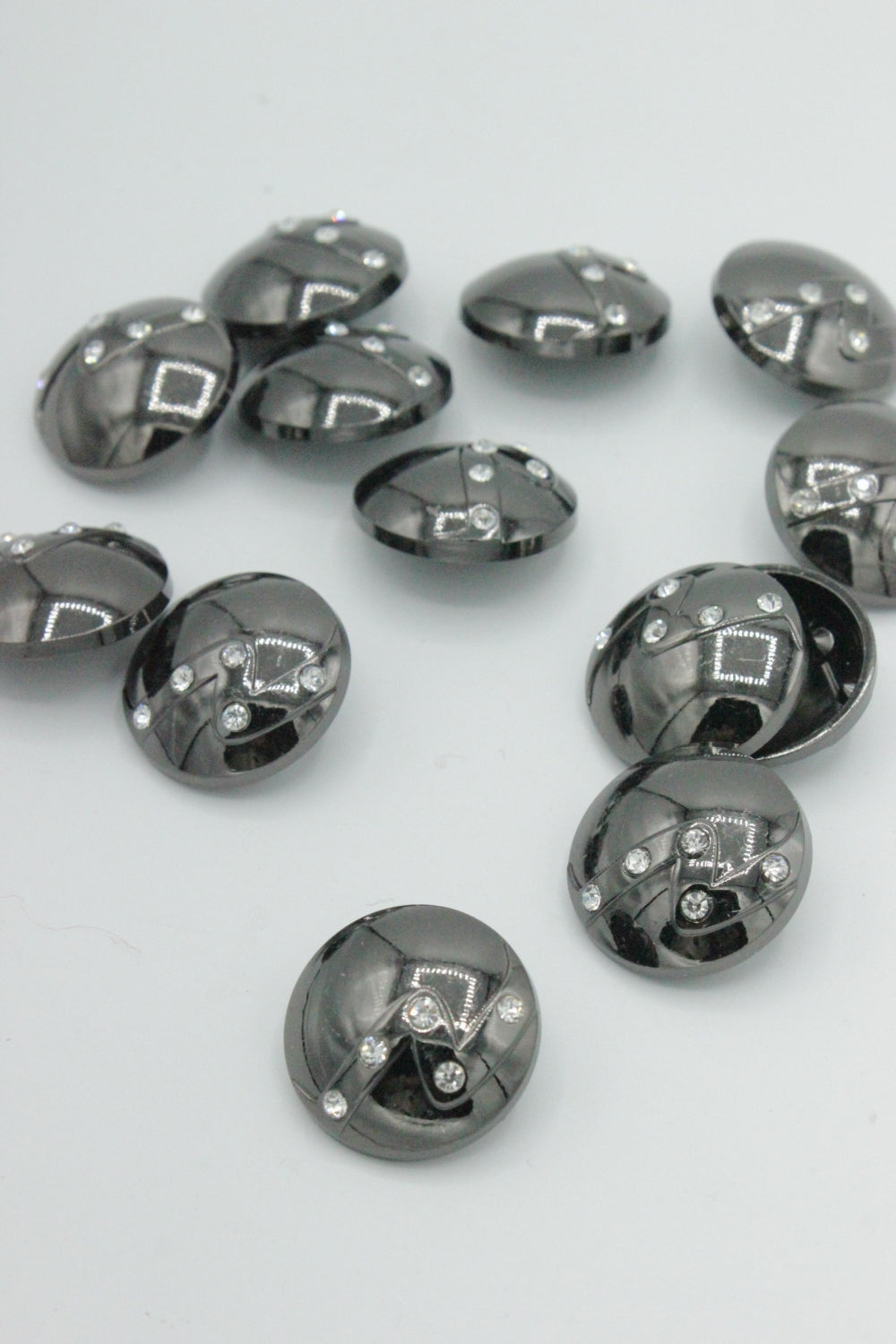 Nasturi Metalici Cu Strasuri, 25mm, Argintiu Inchis