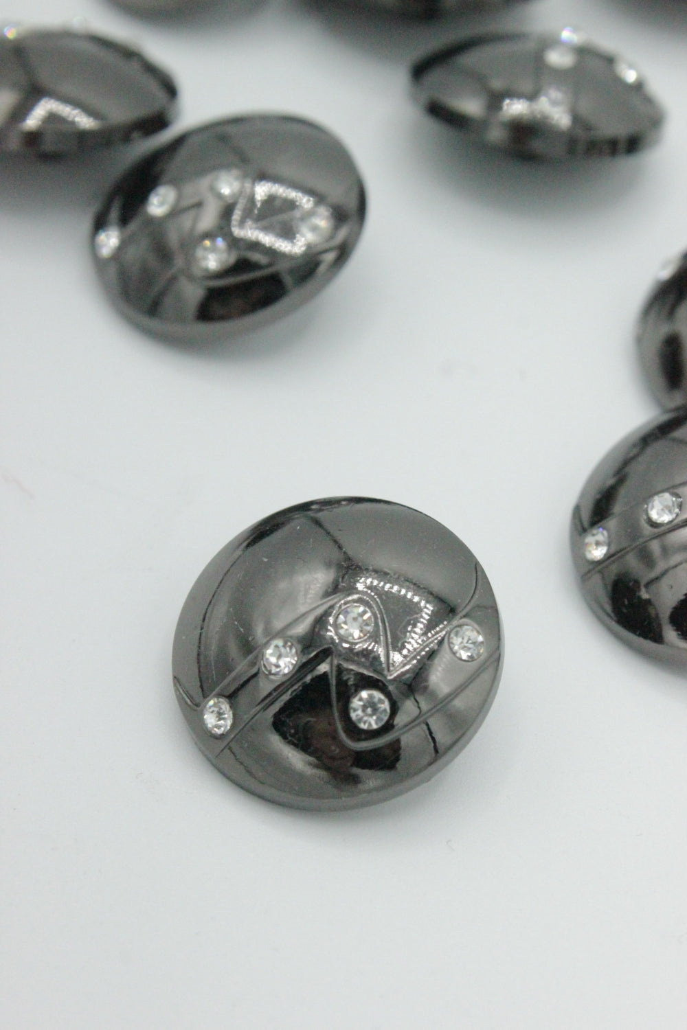 Nasturi Metalici Cu Strasuri, 25mm, Argintiu Inchis