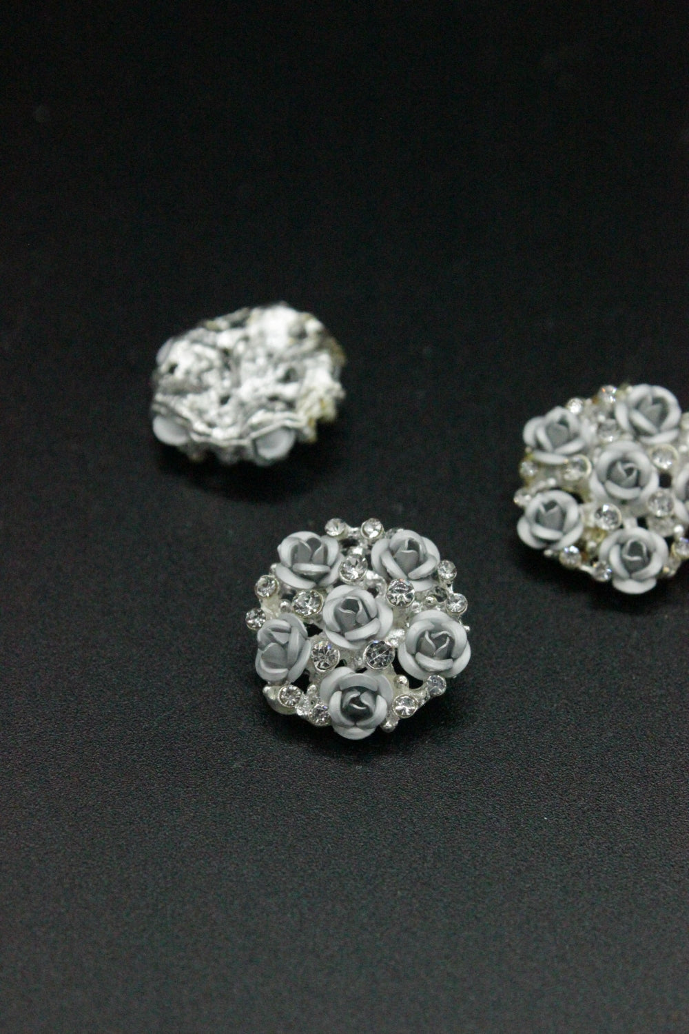 Nasturi Metalici Cu Trandafiri Si Pietre, 20mm, Argintiu