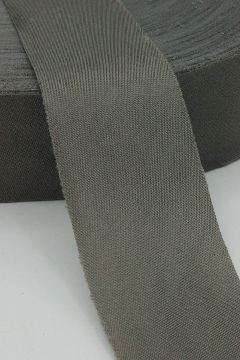 Panglica Bie Descalcata Din Captuseala 40mm. Maro 80m/Rola