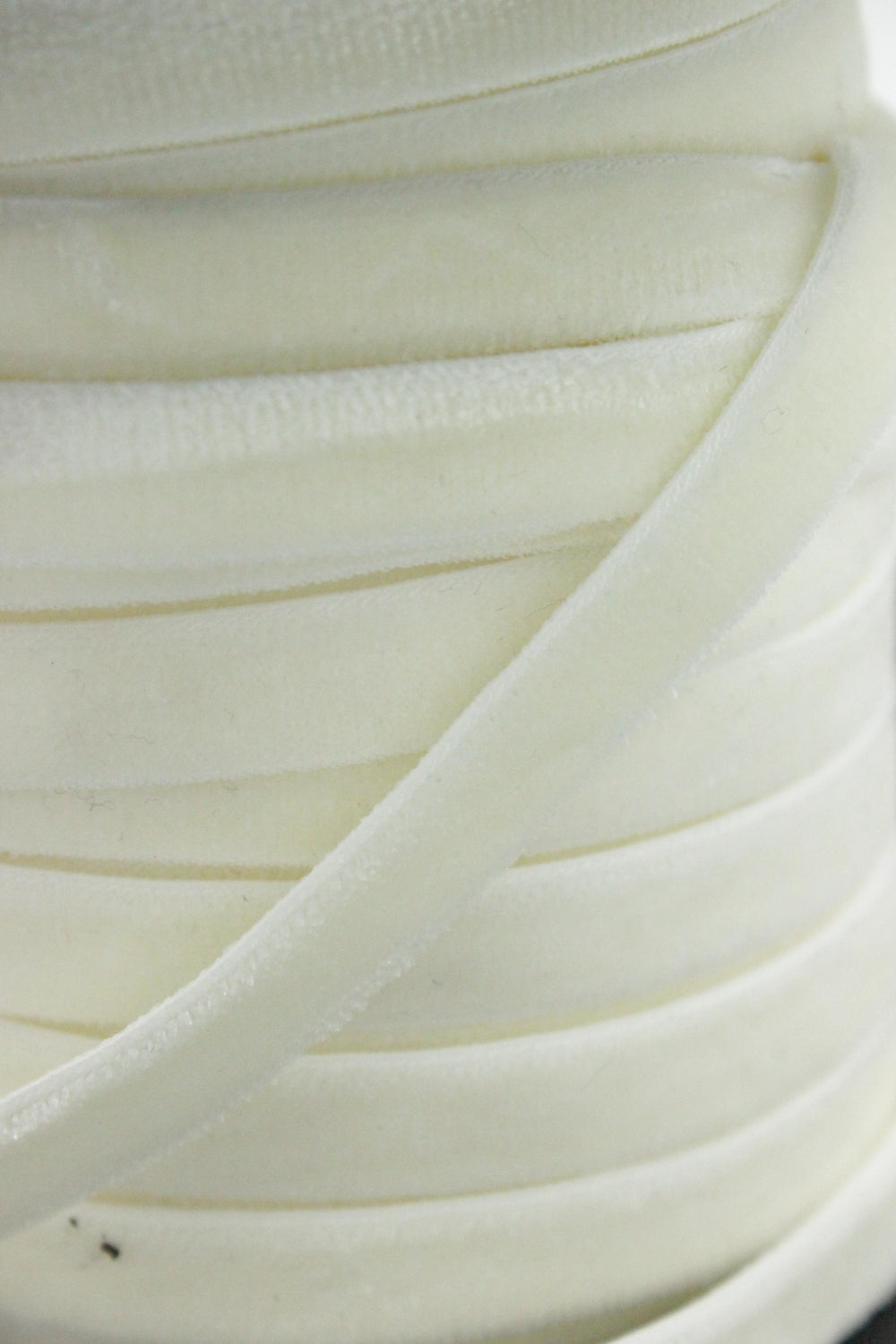 Panglica De Catifea Elastica, 10mm, Crem Unt