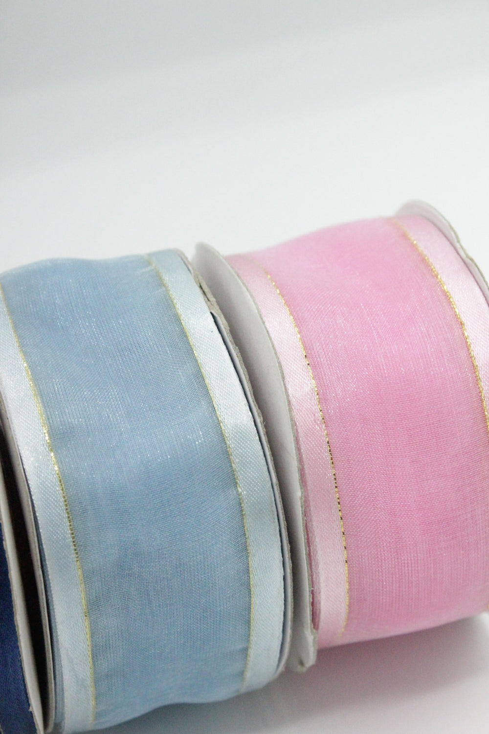 Panglica Organza Cu Margine Din Saten Si Fir Lame Auriu,40mm