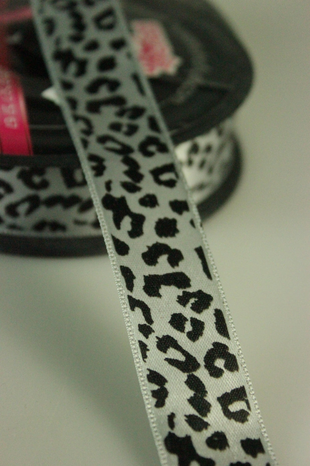Panglica Satin Animal Print, 22mm, Gri