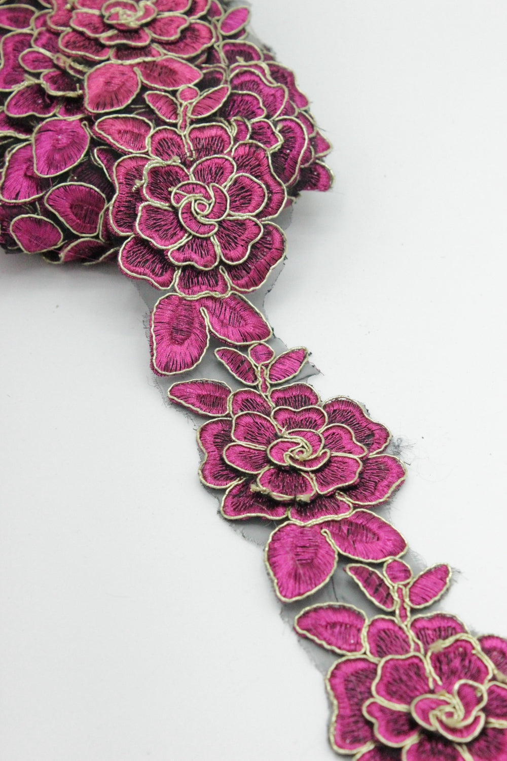 Pasmanterie 3D, Magenta Cu Auriu, 6cm