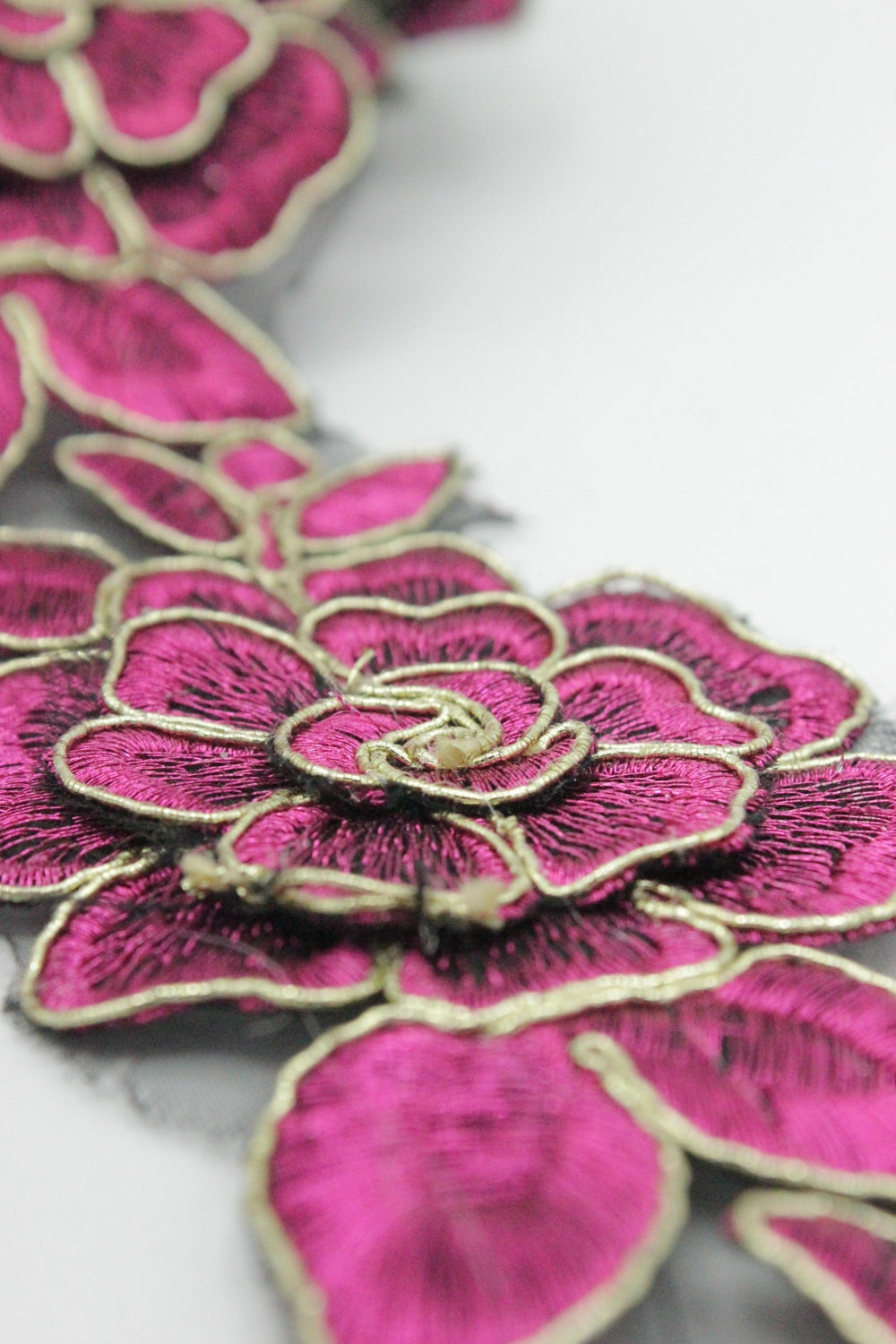 Pasmanterie 3D, Magenta Cu Auriu, 6cm