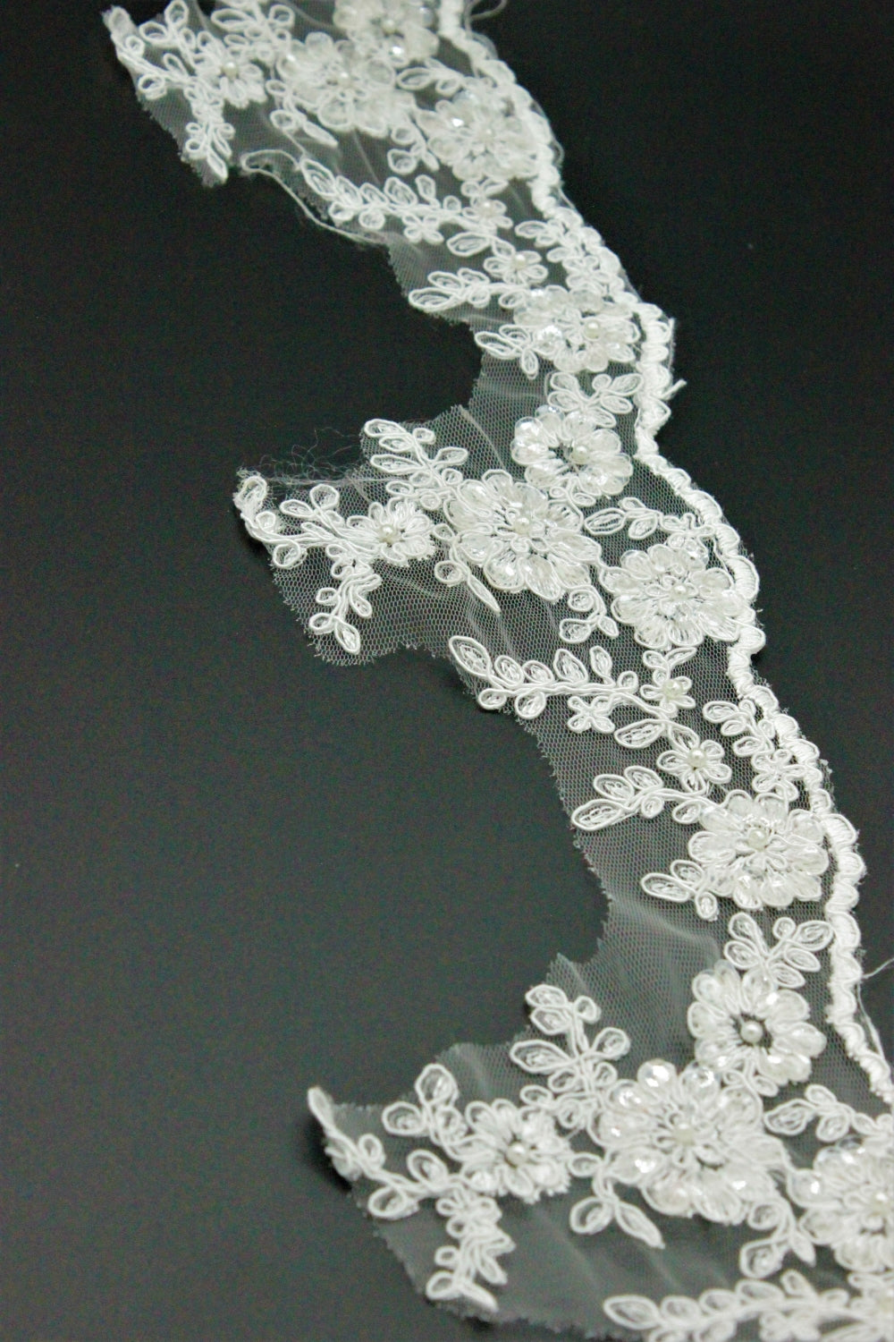 Pasmanterie Brodata Cu Margele Si Paiete, 12cm, Ivoire