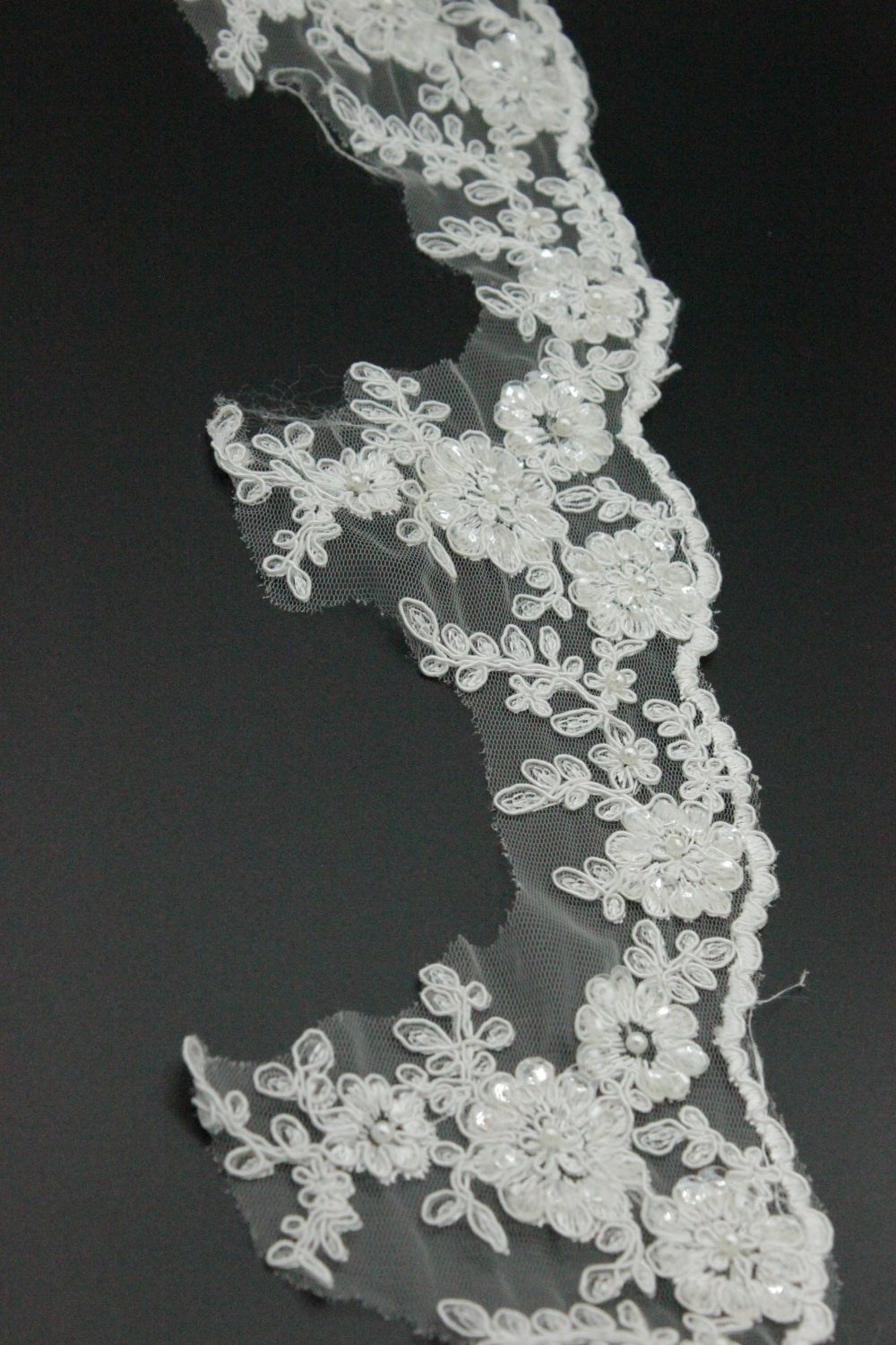 Pasmanterie Brodata Cu Margele Si Paiete, 12cm, Ivoire