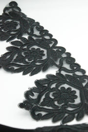 Pasmanterie Brodata Cu Negru, 18cm