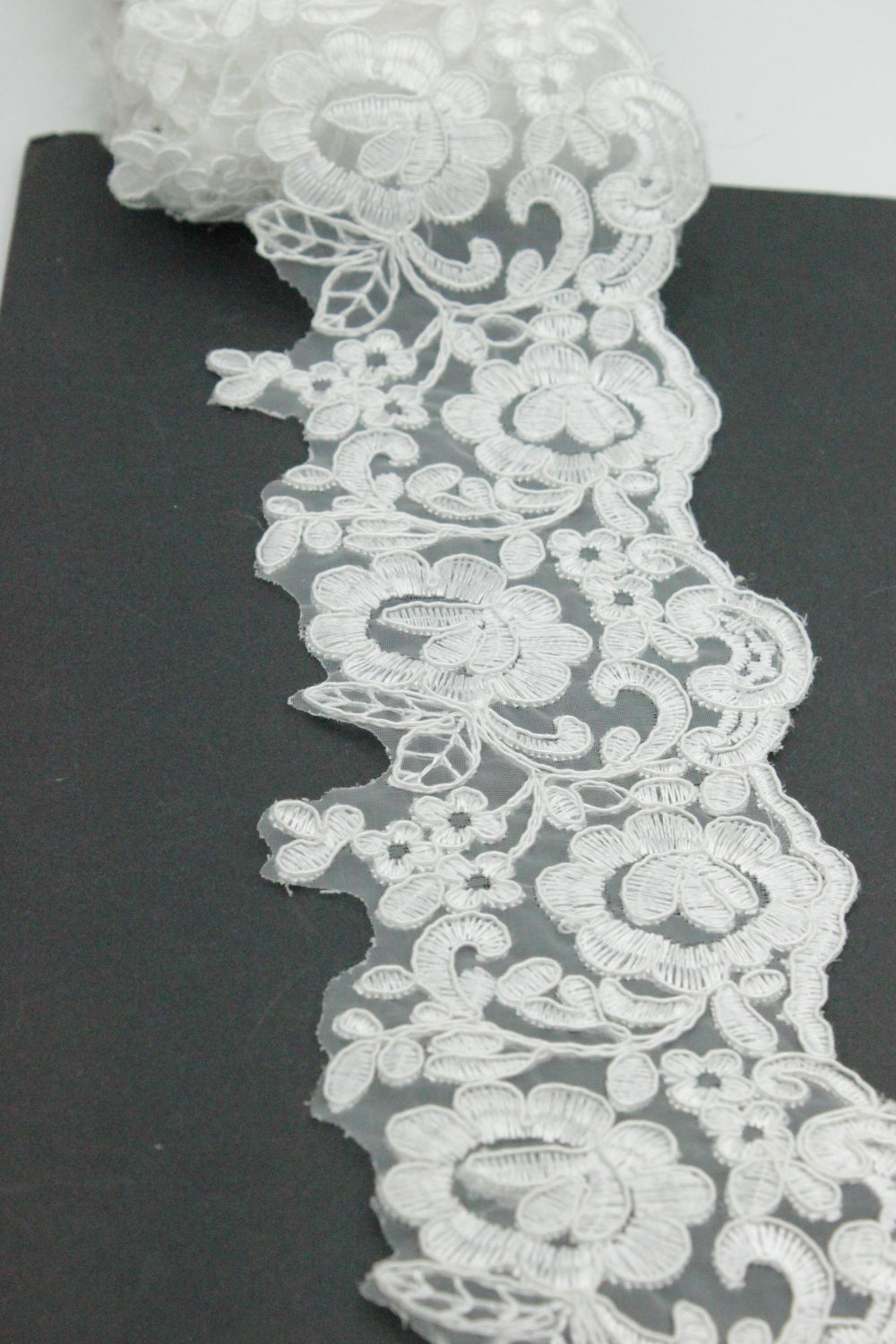 Pasmanterie Brodata Ivoire, 9cm
