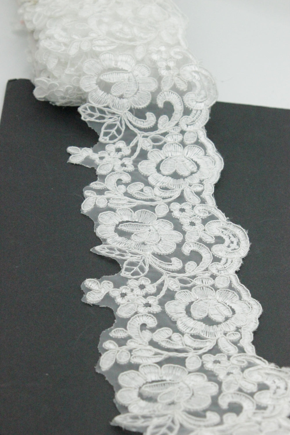 Pasmanterie Brodata Ivoire, 9cm