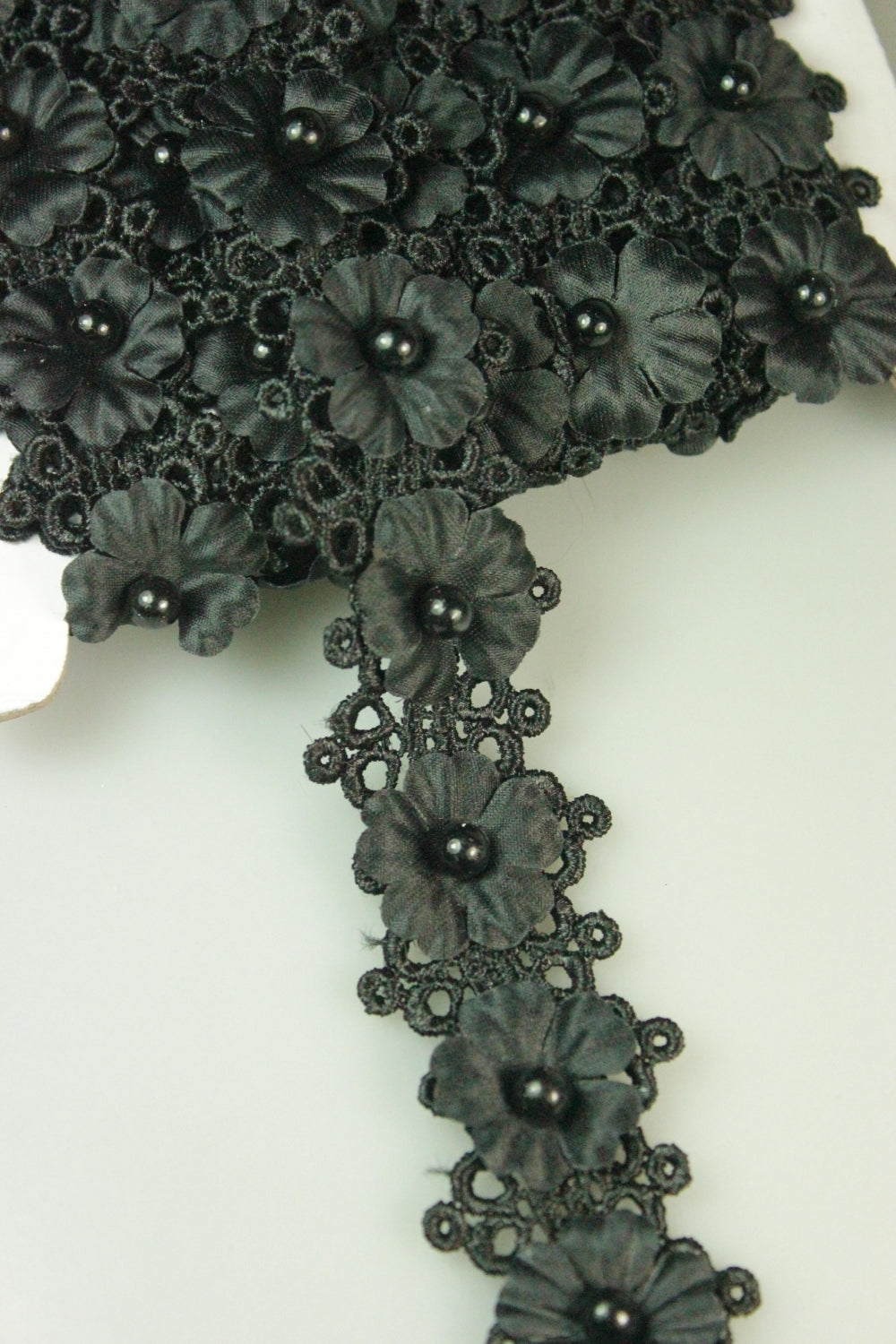 Pasmanterie Cu Flori Si Margele, 28mm, Negru