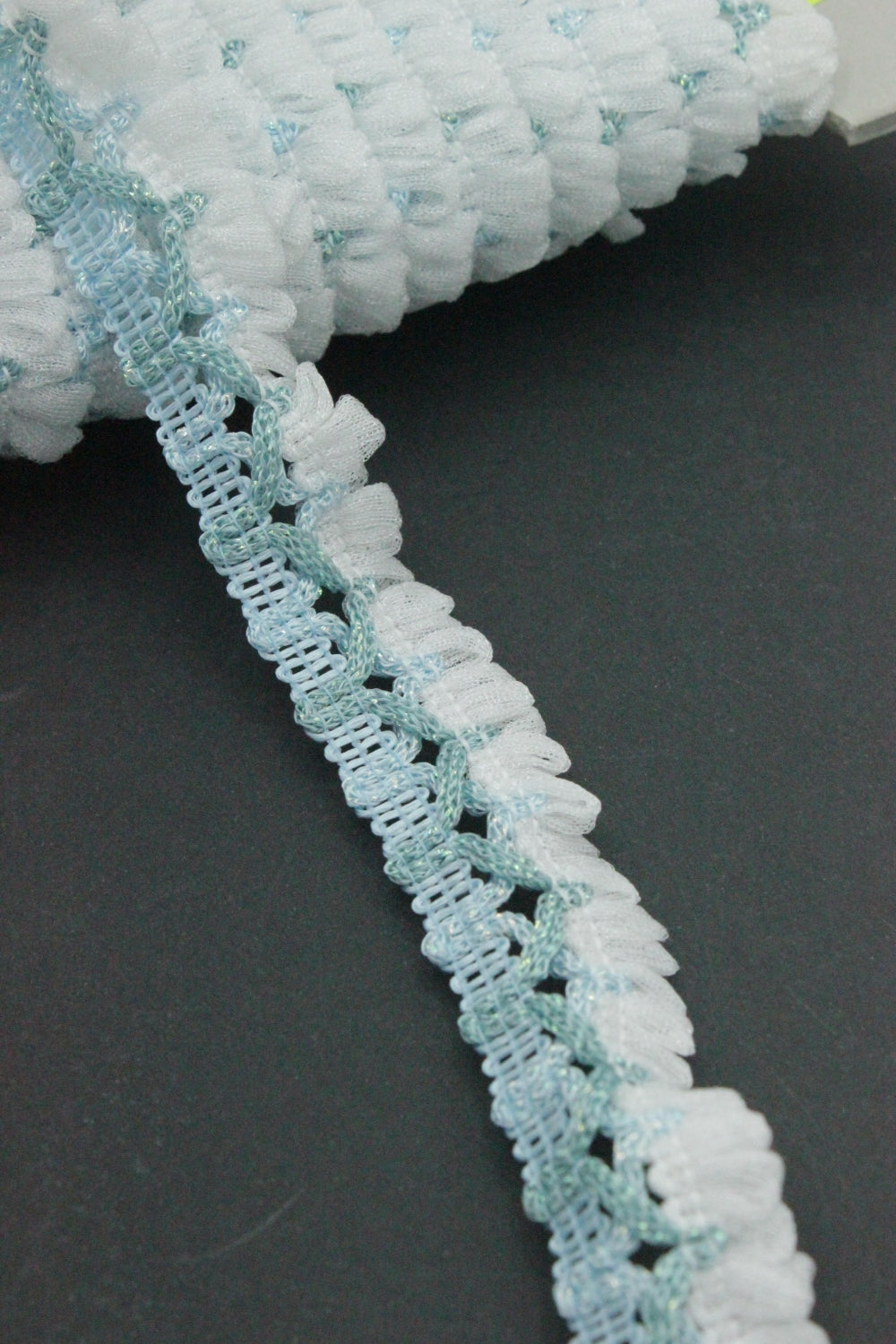 Pasmanterie Usor Elastica, 22mm, Alb Cu Turcoaz