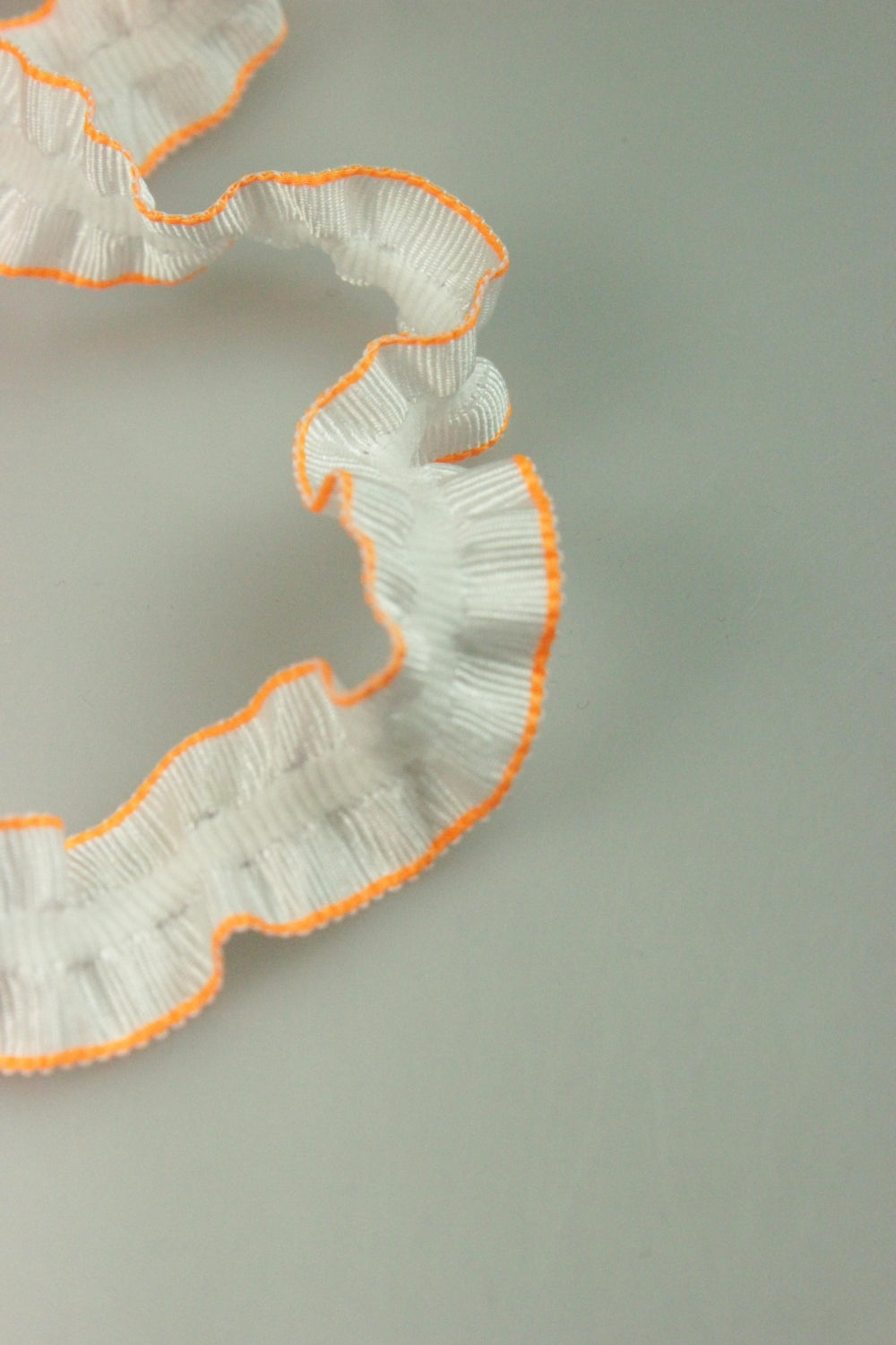 Pasmanterie Usor Elastica Cu Margini Fosforescente, 18mm