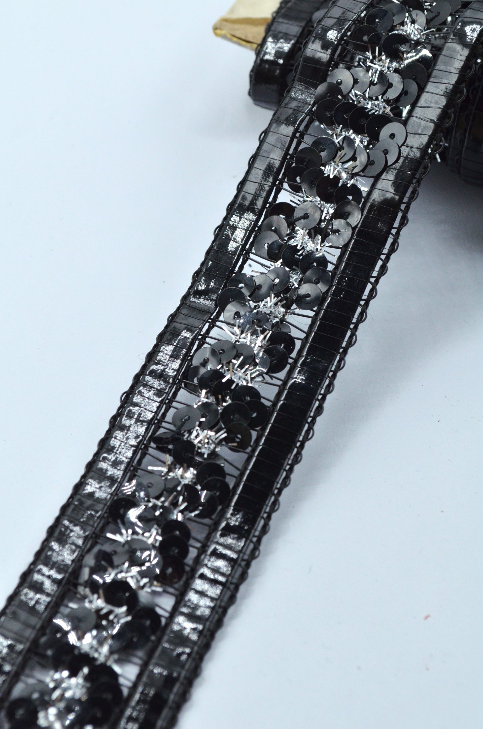 Pasmanterie Din Imitatie De Piele Cu Lurex Si Paiete, 37mm