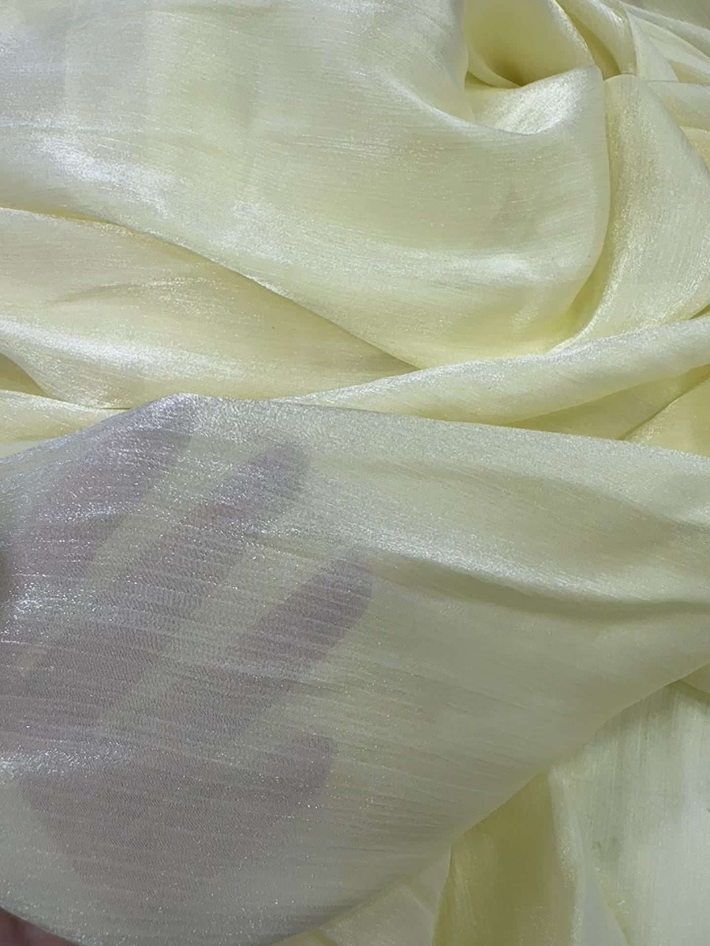 Încărcați videoclipul: Voal Metalizat Galben Pastel