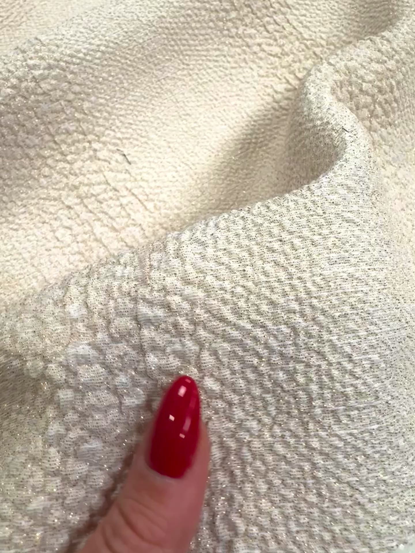 Încărcați videoclipul: Brocard elastic cu fir lurex auriu